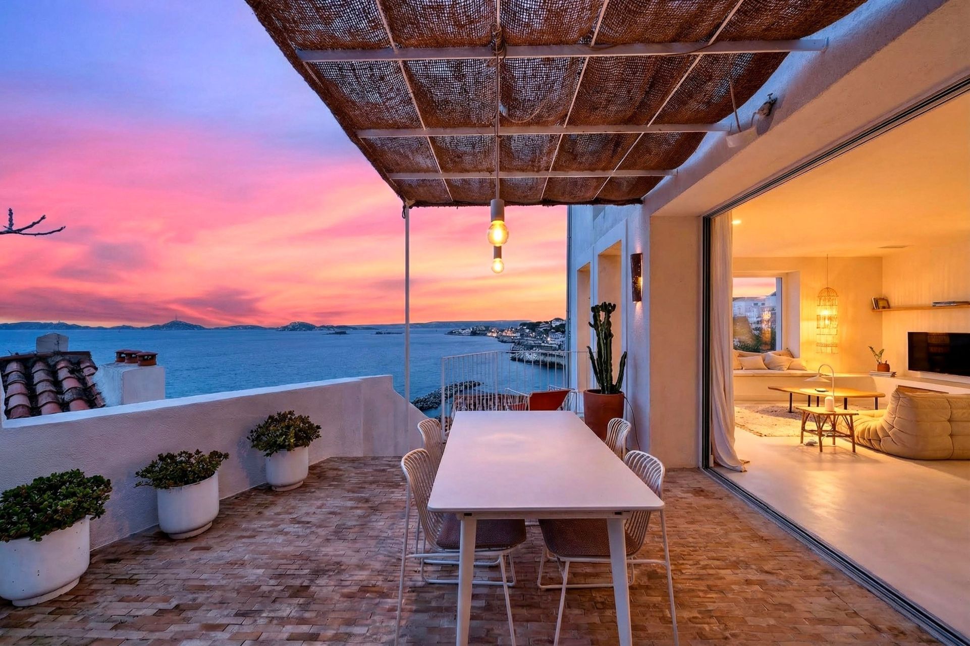 luxury house 5 Rooms for sale on MARSEILLE (13007)
