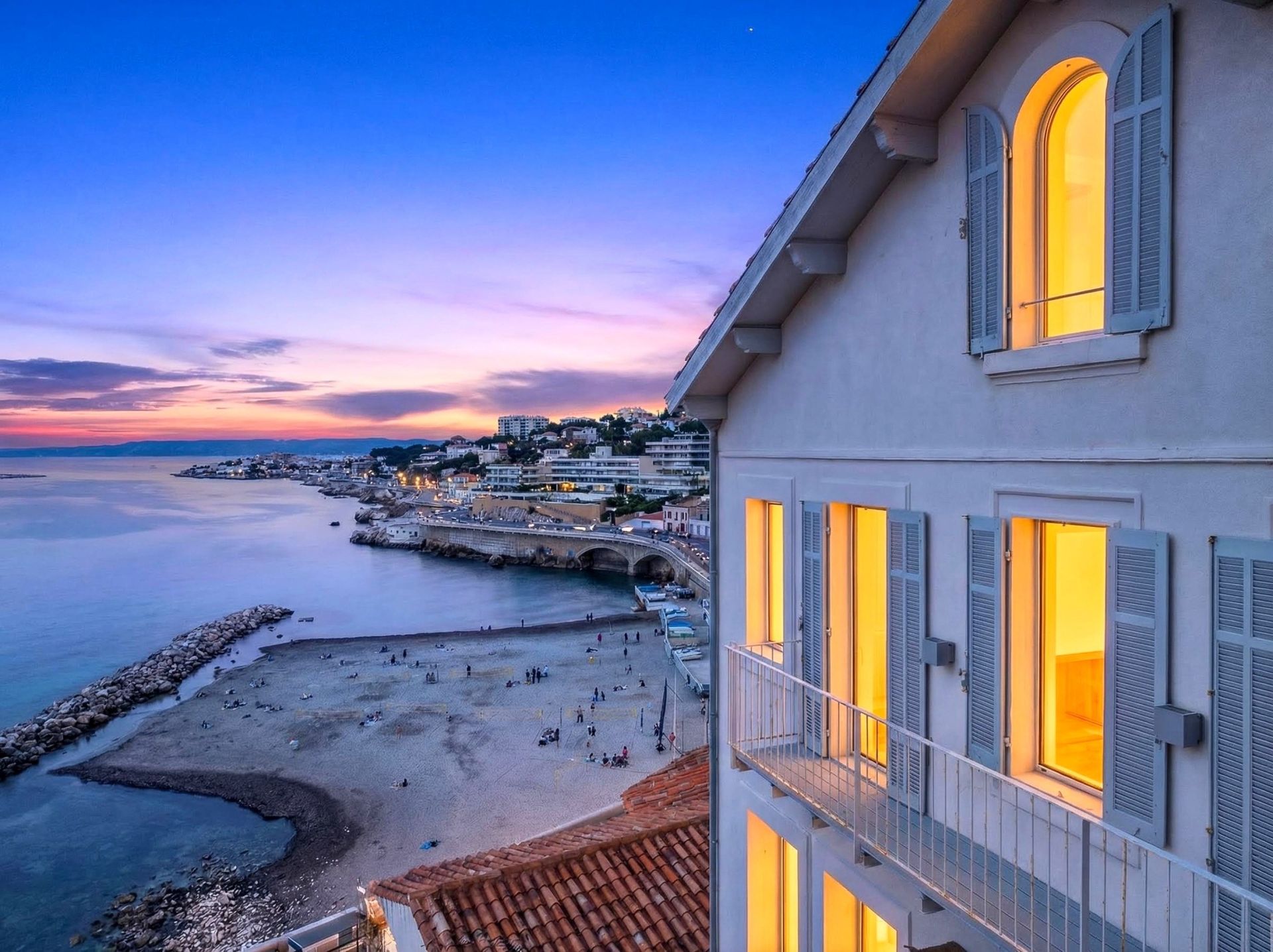 luxury house 5 Rooms for sale on MARSEILLE (13007)