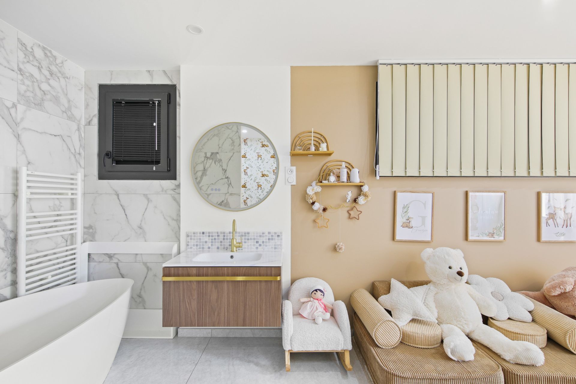luxury house 7 Rooms for sale on LA CADIERE D AZUR (83740)