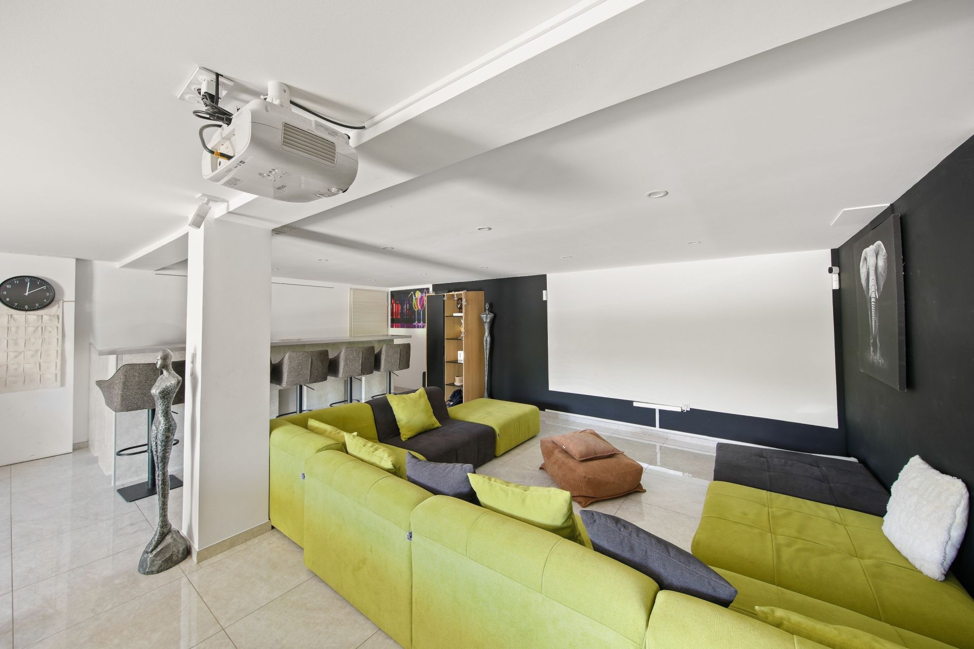 luxury house 7 Rooms for sale on LA CADIERE D AZUR (83740)