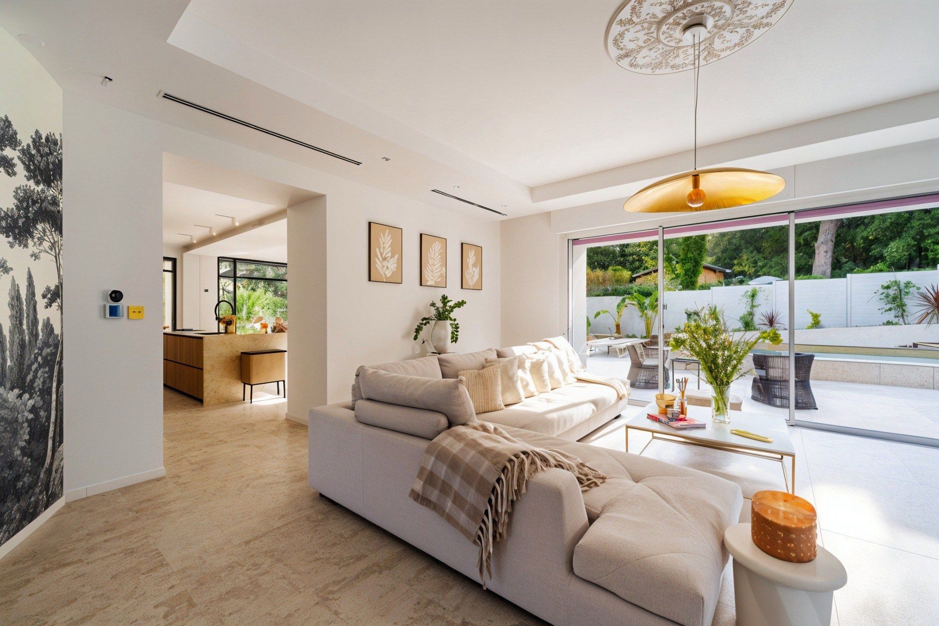 luxury house 6 Rooms for sale on MARSEILLE (13008)