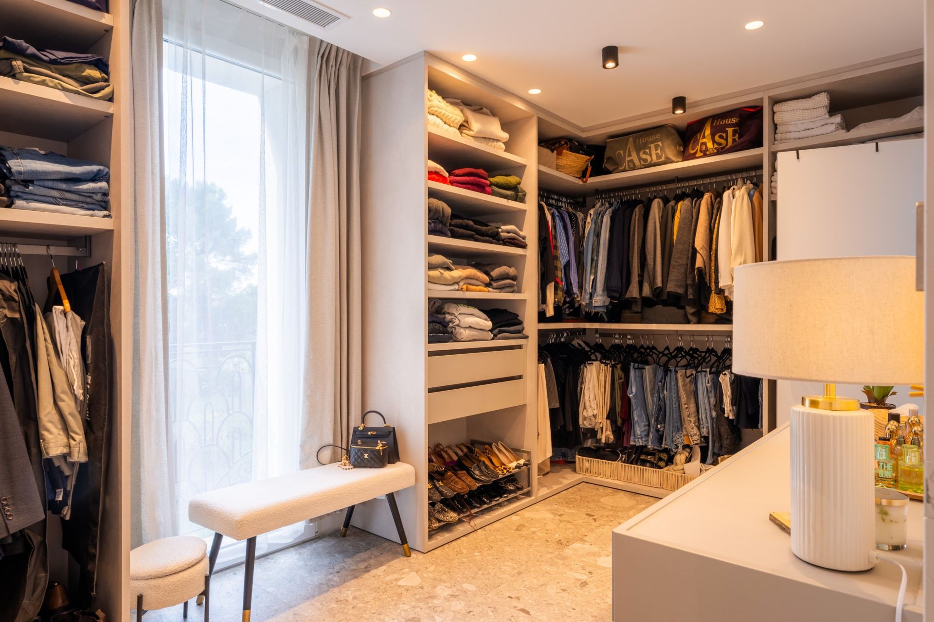 luxury house 6 Rooms for sale on MARSEILLE (13008)