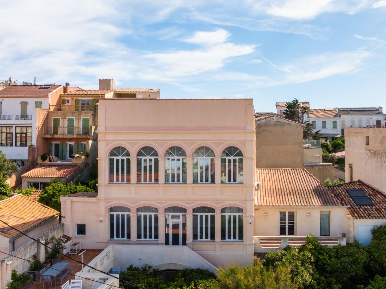 luxury house 6 Rooms for rent on MARSEILLE (13007)