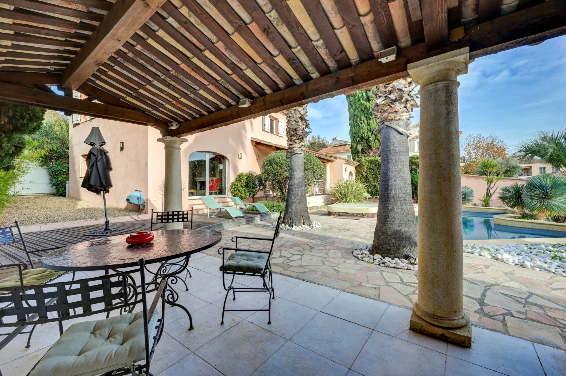 luxury house 5 Rooms for rent on MARSEILLE (13012)