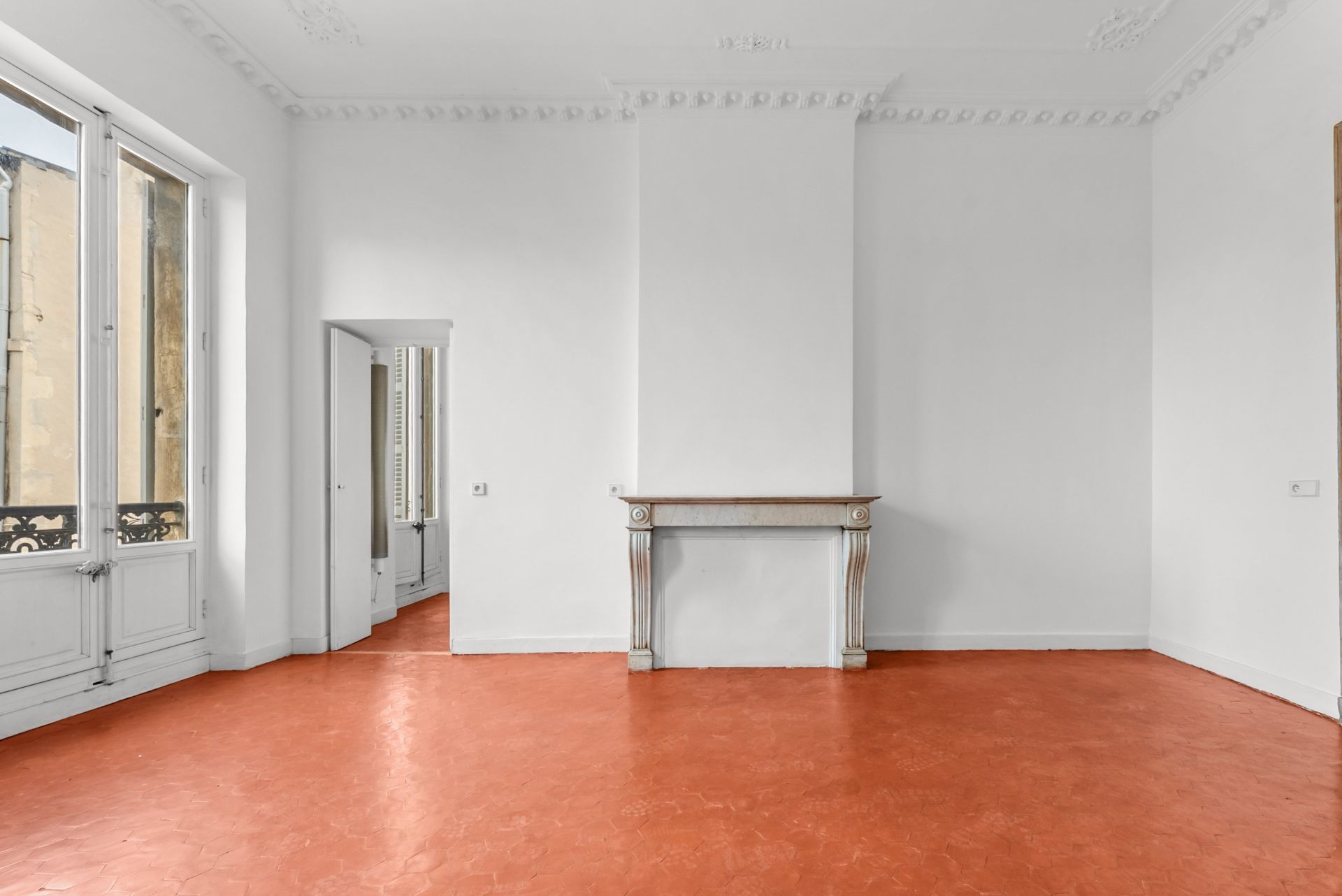 luxury apartment 6 Rooms for rent on MARSEILLE (13006)