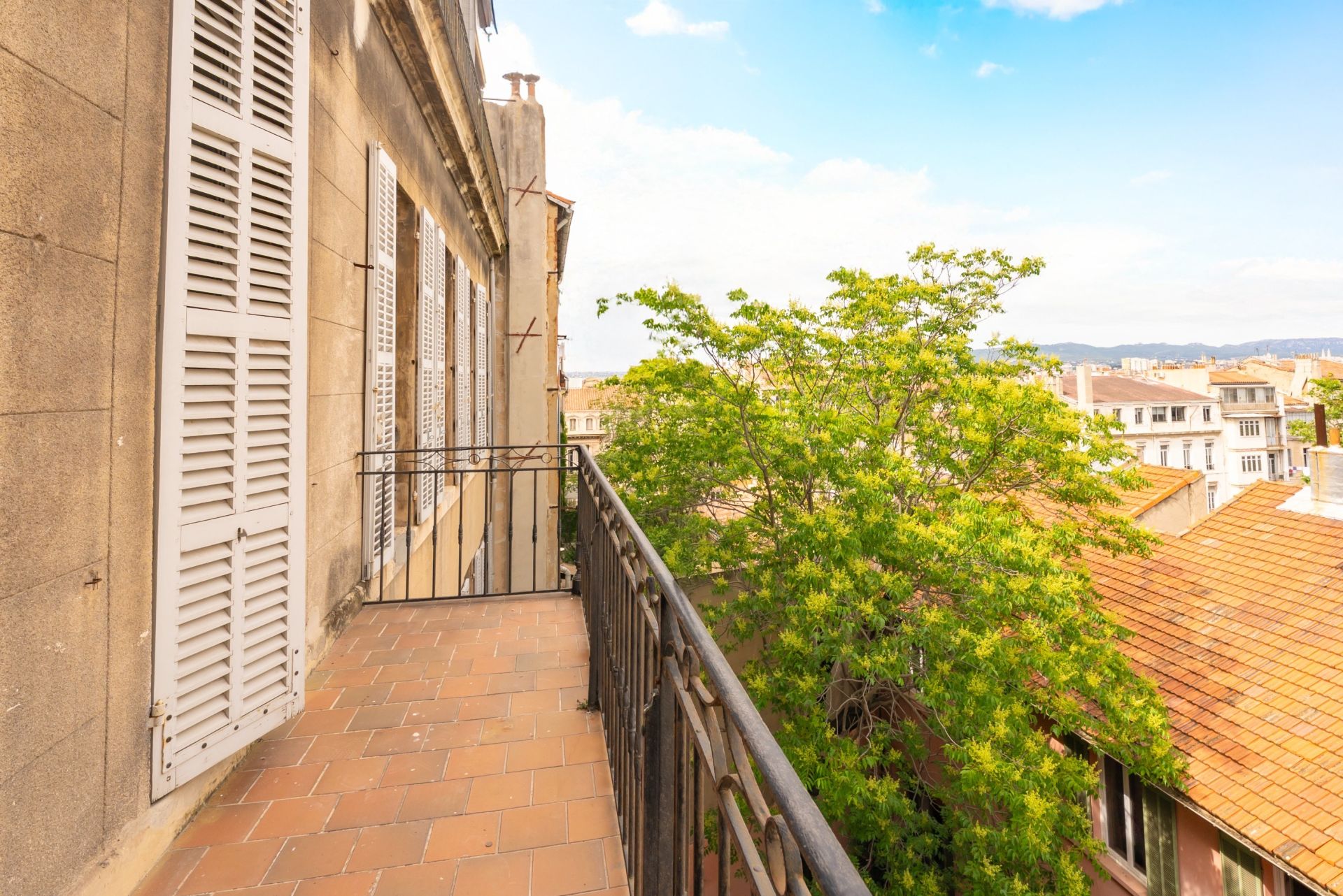 luxury apartment 6 Rooms for rent on MARSEILLE (13006)