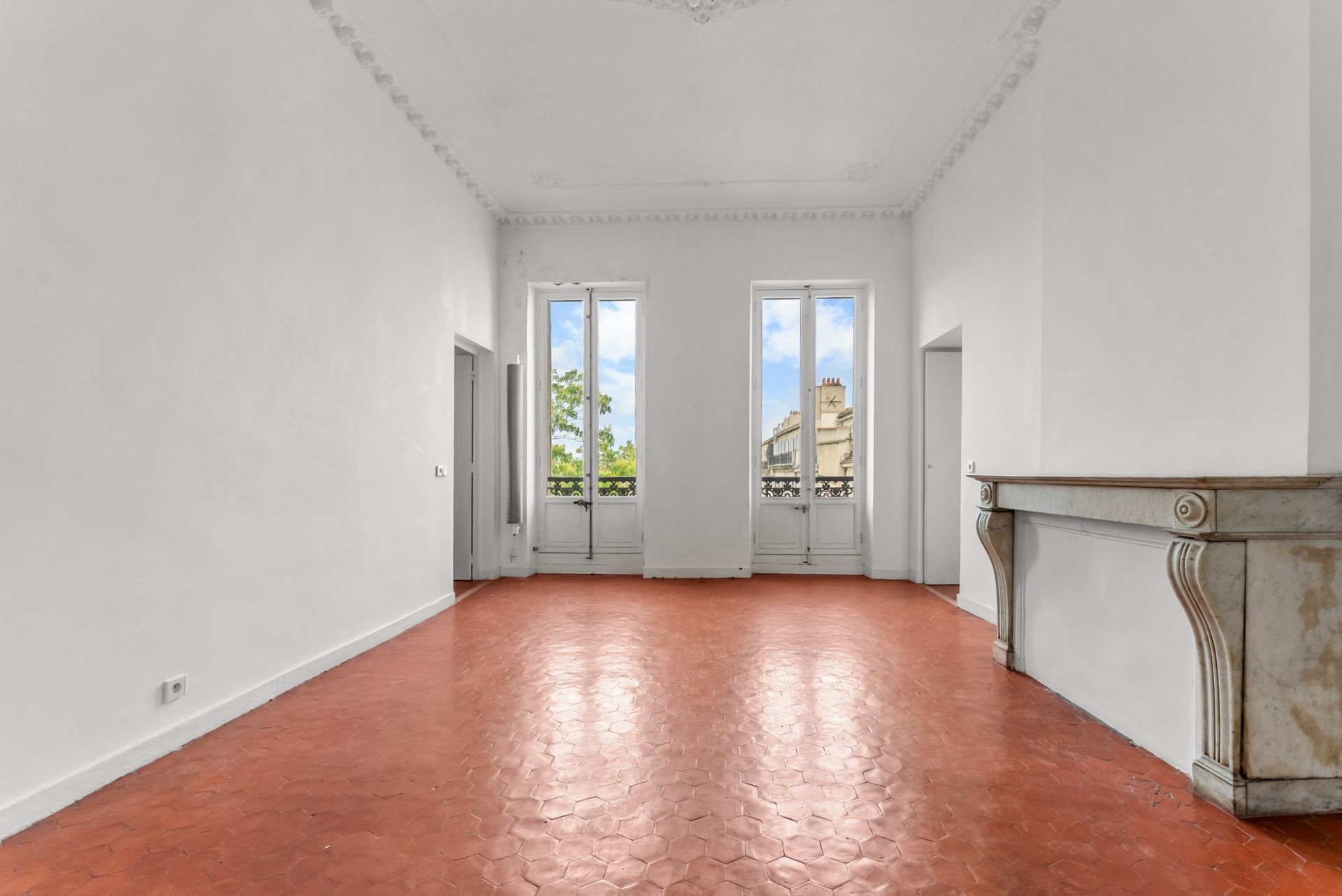 luxury apartment 6 Rooms for rent on MARSEILLE (13006)