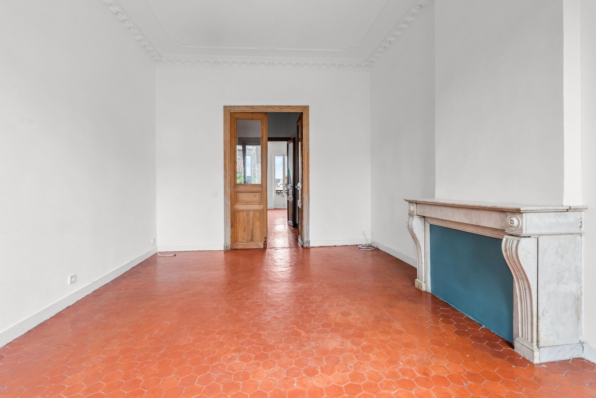 luxury apartment 6 Rooms for rent on MARSEILLE (13006)