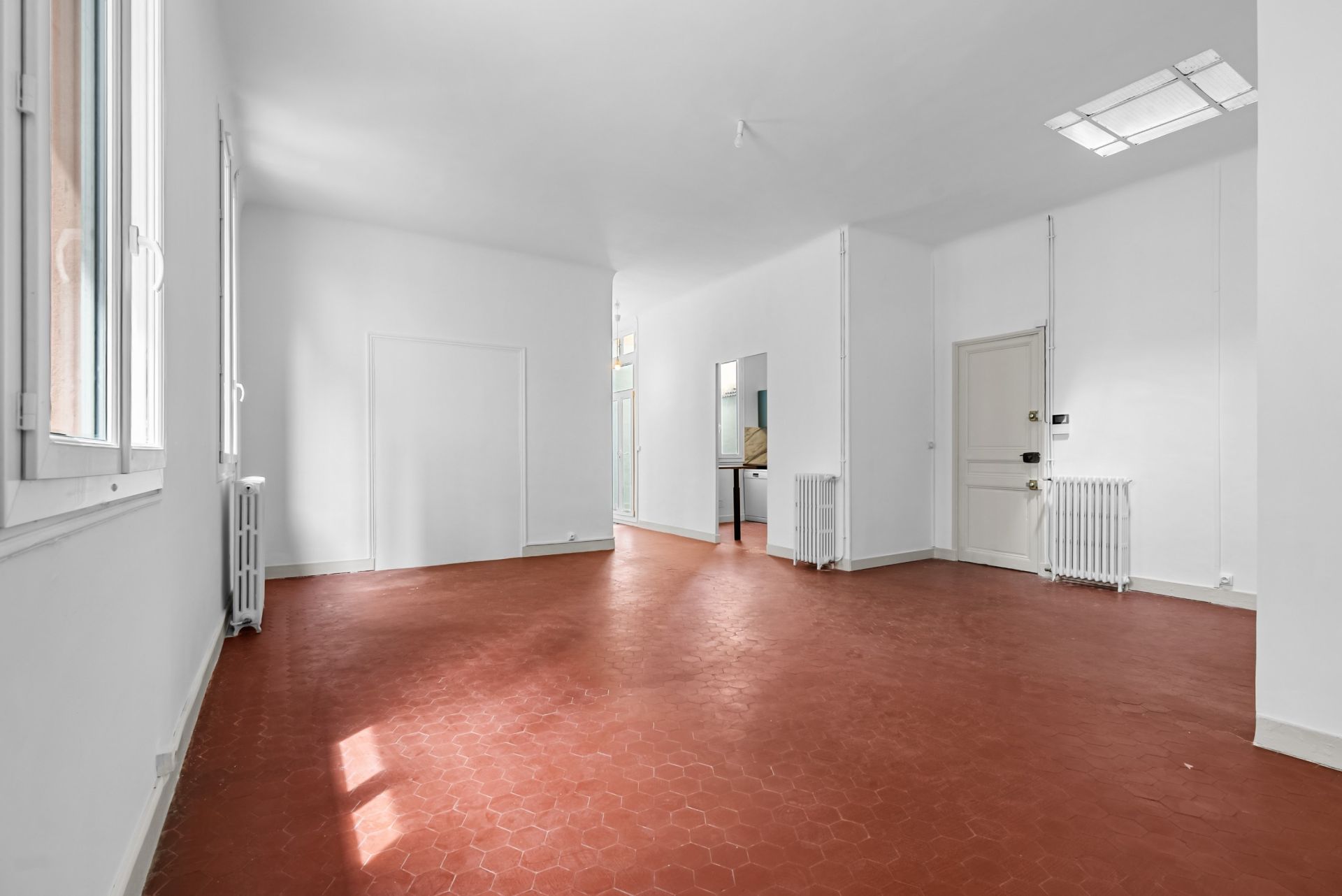 luxury apartment 4 Rooms for rent on MARSEILLE (13006)