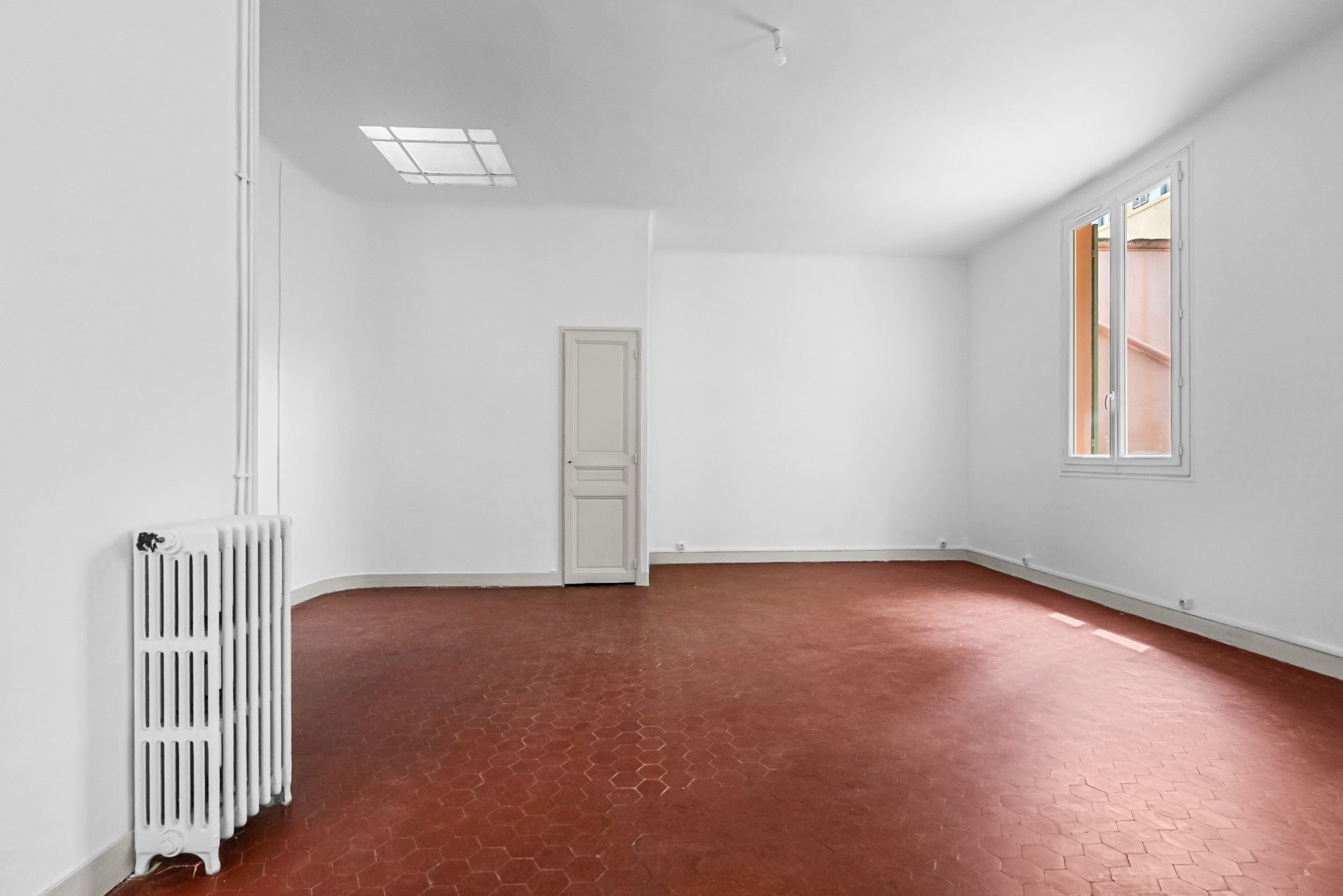luxury apartment 4 Rooms for rent on MARSEILLE (13006)