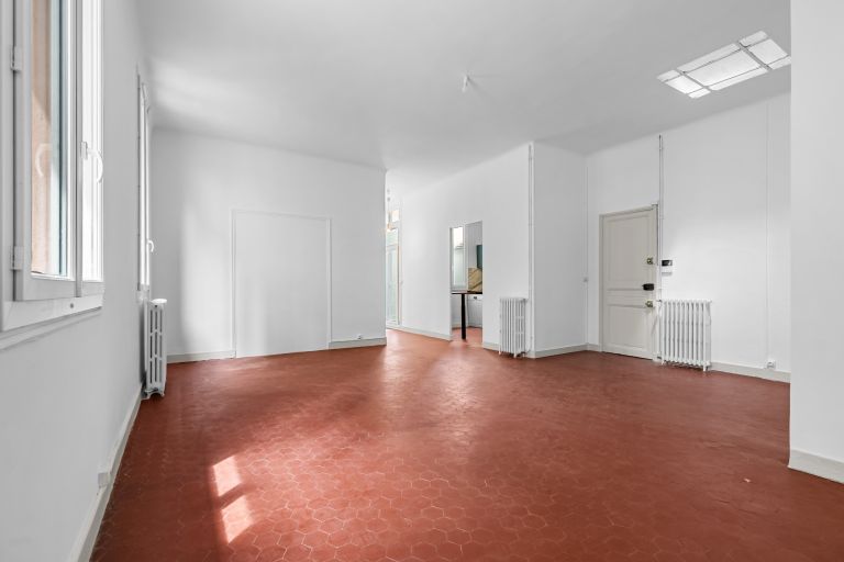 luxury apartment 4 Rooms for rent on MARSEILLE (13006)