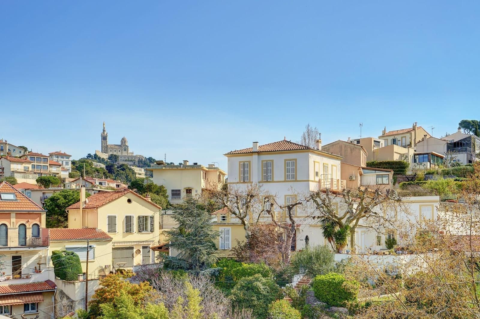 luxury apartment 4 Rooms for sale on MARSEILLE (13007)