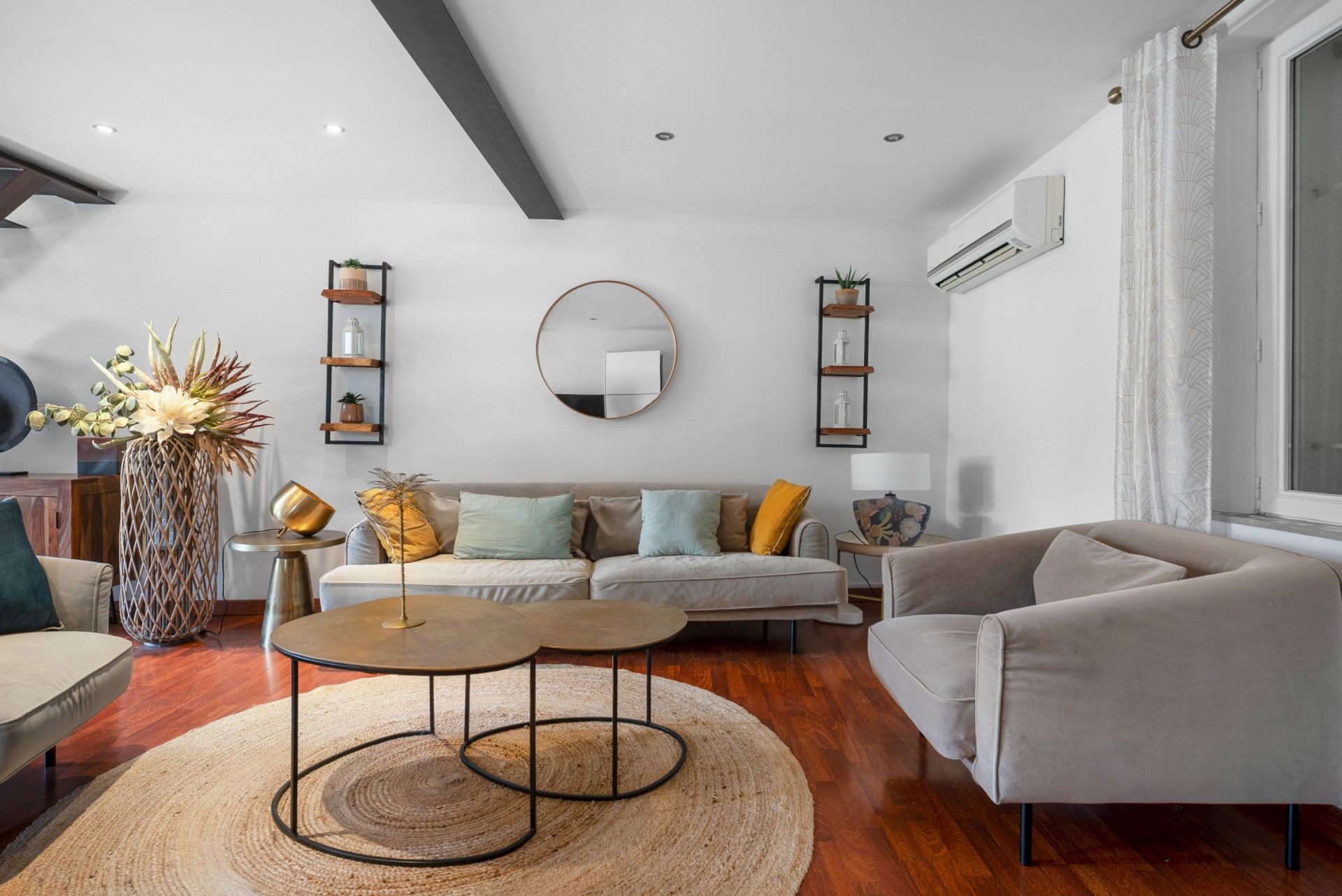 luxury apartment 4 Rooms for sale on MARSEILLE (13007)