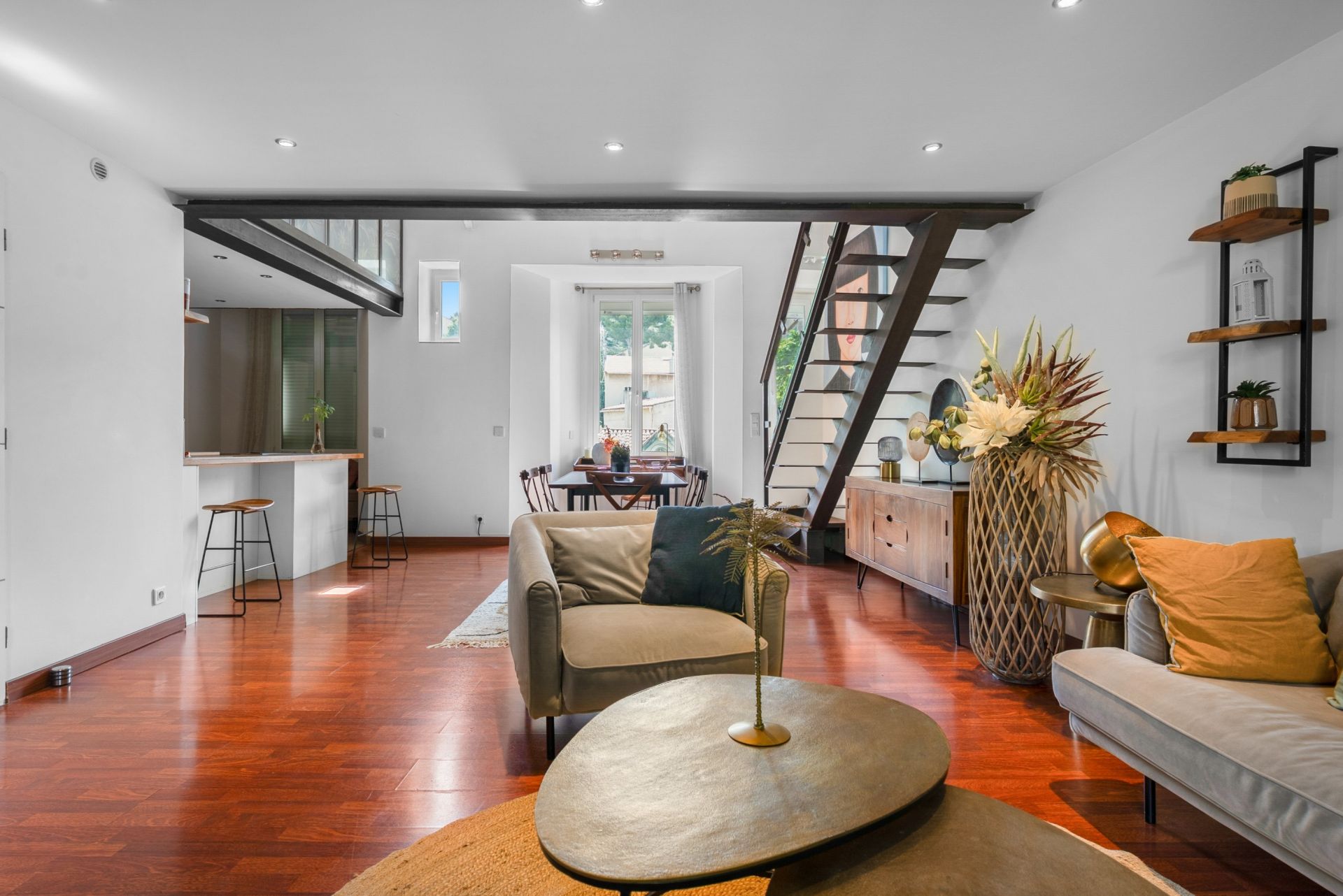luxury apartment 4 Rooms for sale on MARSEILLE (13007)
