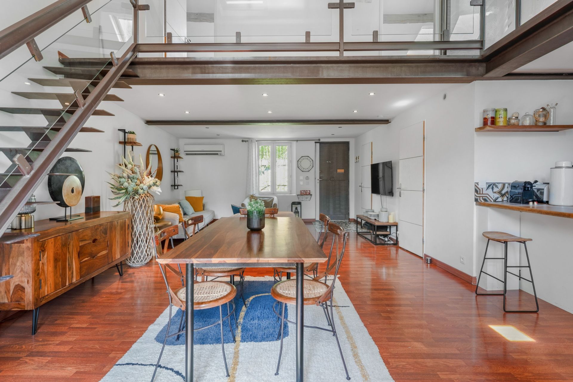 luxury apartment 4 Rooms for sale on MARSEILLE (13007)