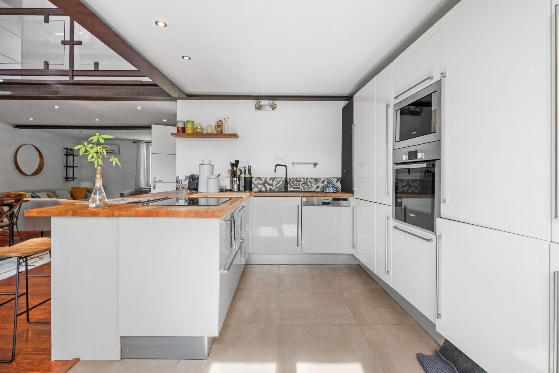 luxury apartment 4 Rooms for sale on MARSEILLE (13007)
