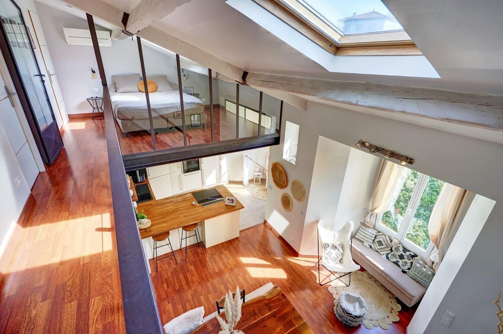 luxury apartment 4 Rooms for sale on MARSEILLE (13007)