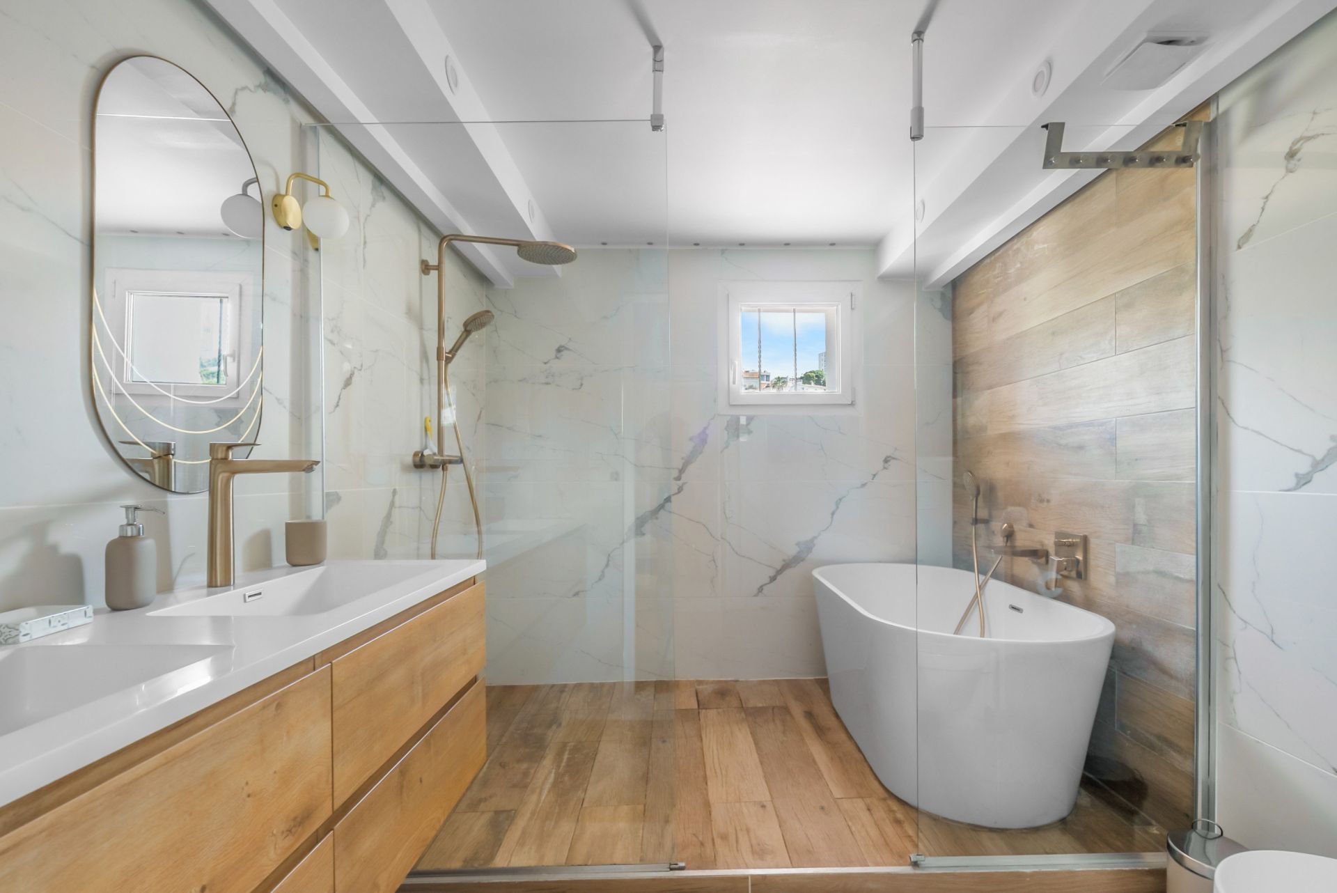 luxury apartment 4 Rooms for sale on MARSEILLE (13007)
