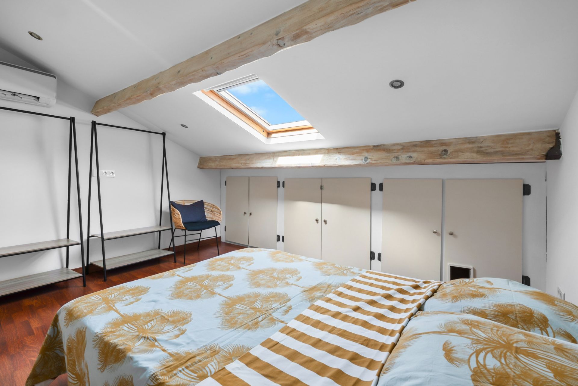 luxury apartment 4 Rooms for sale on MARSEILLE (13007)
