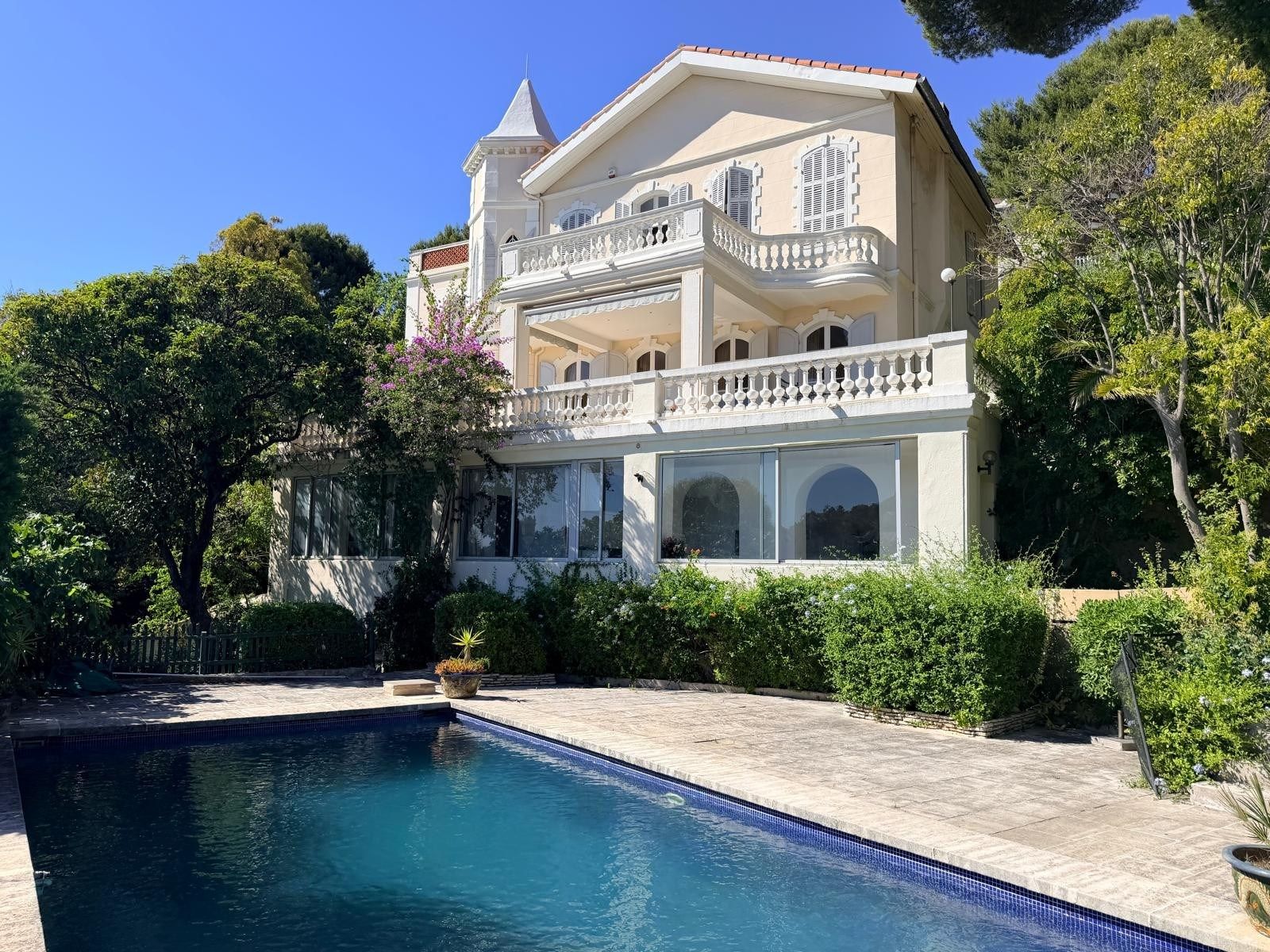 mansion 7 Rooms for sale on MARSEILLE (13007)