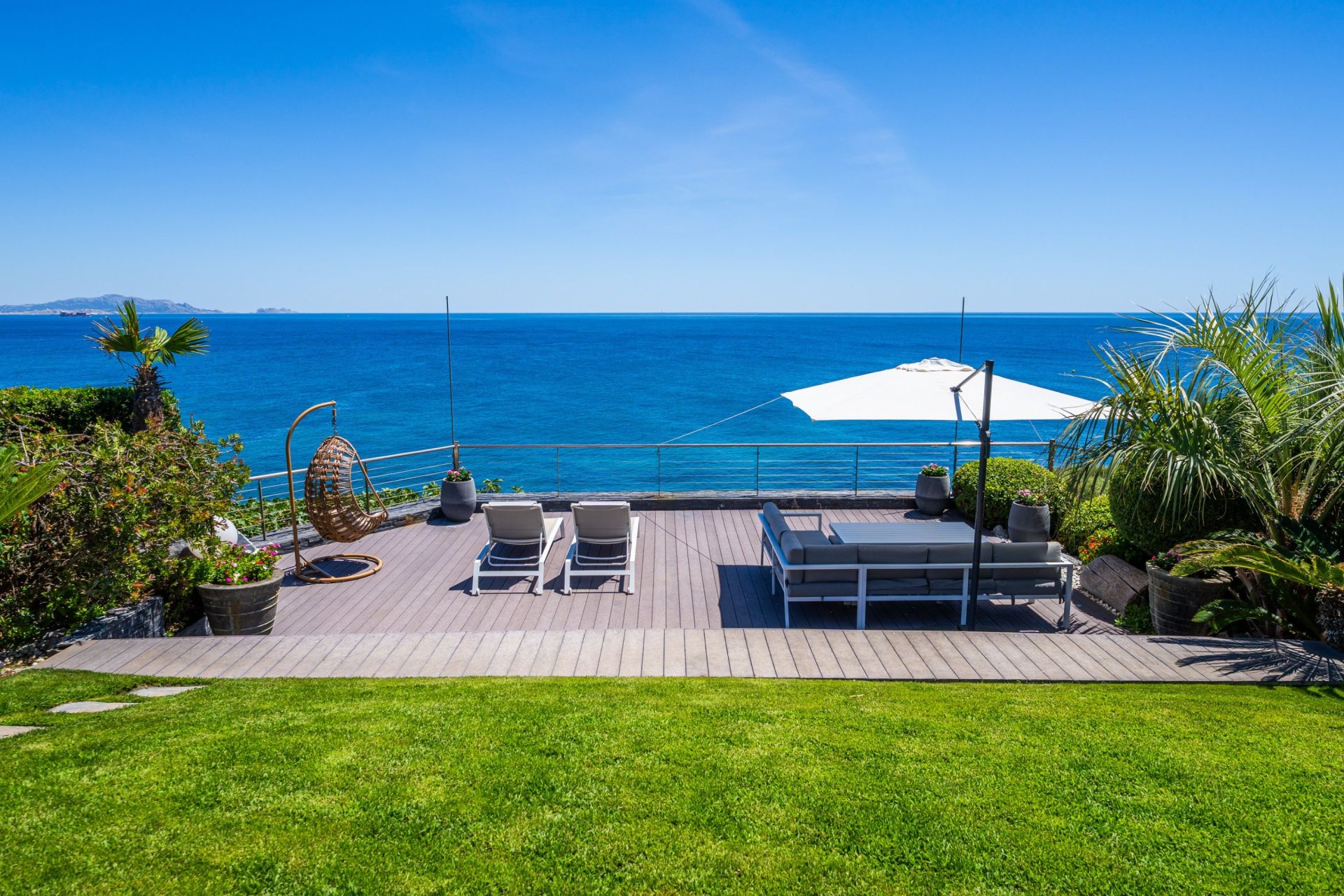 luxury villa 9 Rooms for sale on CARRY LE ROUET (13620)