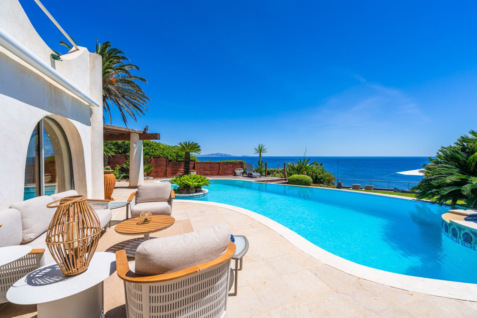 villa de luxe 9 Pièces en vente sur CARRY LE ROUET (13620)