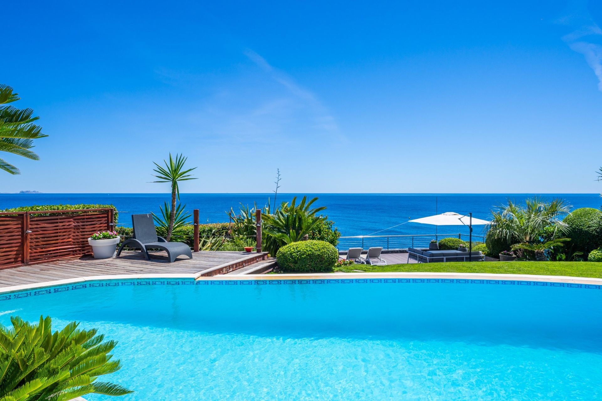 villa de luxe 9 Pièces en vente sur CARRY LE ROUET (13620)