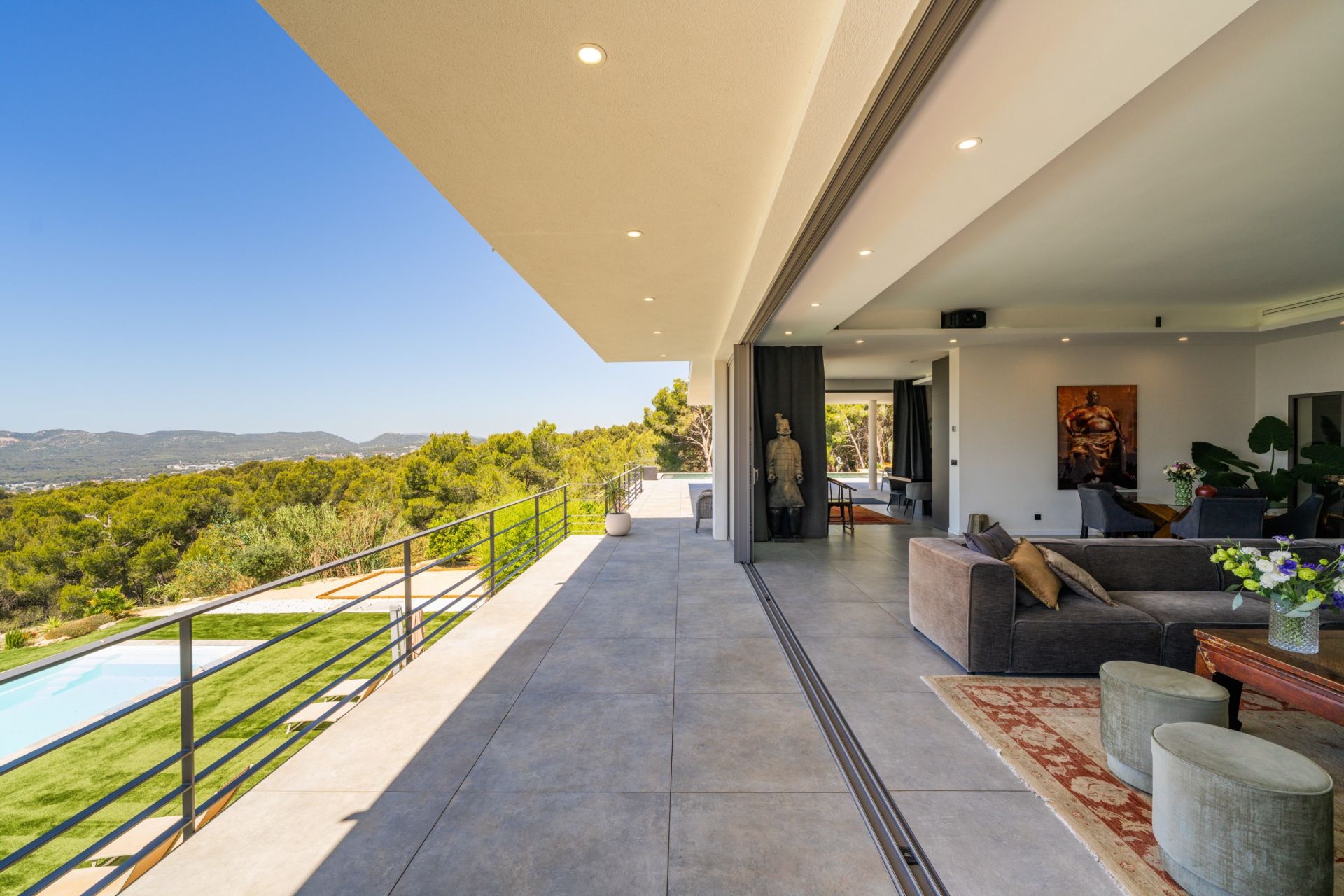 contemporary house 7 Rooms for sale on CEYRESTE (13600)