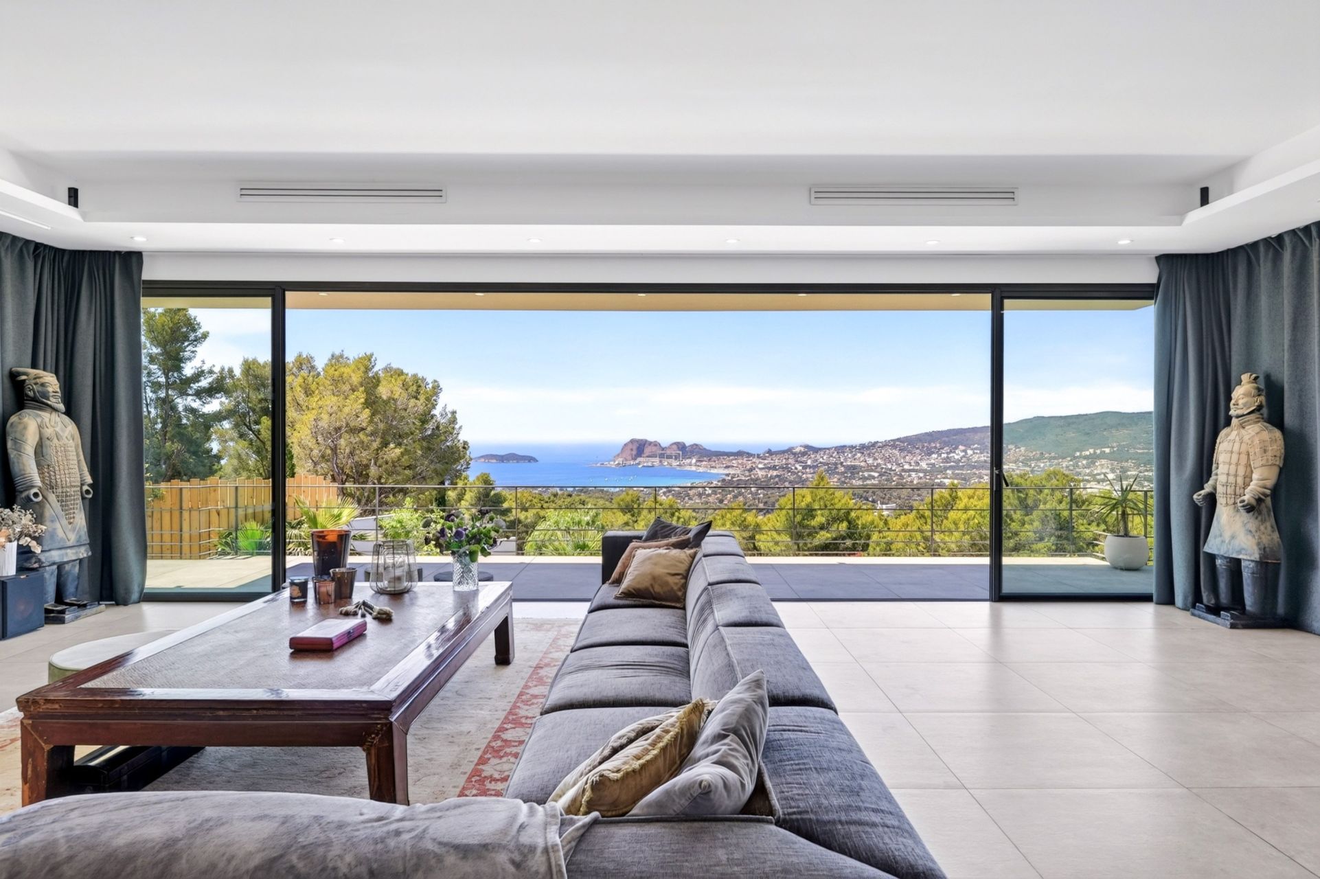 contemporary house 7 Rooms for sale on CEYRESTE (13600)