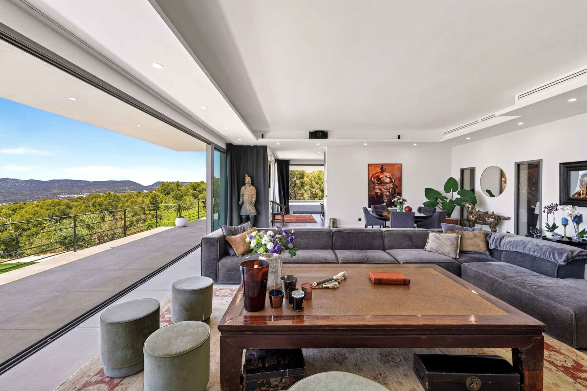 contemporary house 7 Rooms for sale on CEYRESTE (13600)