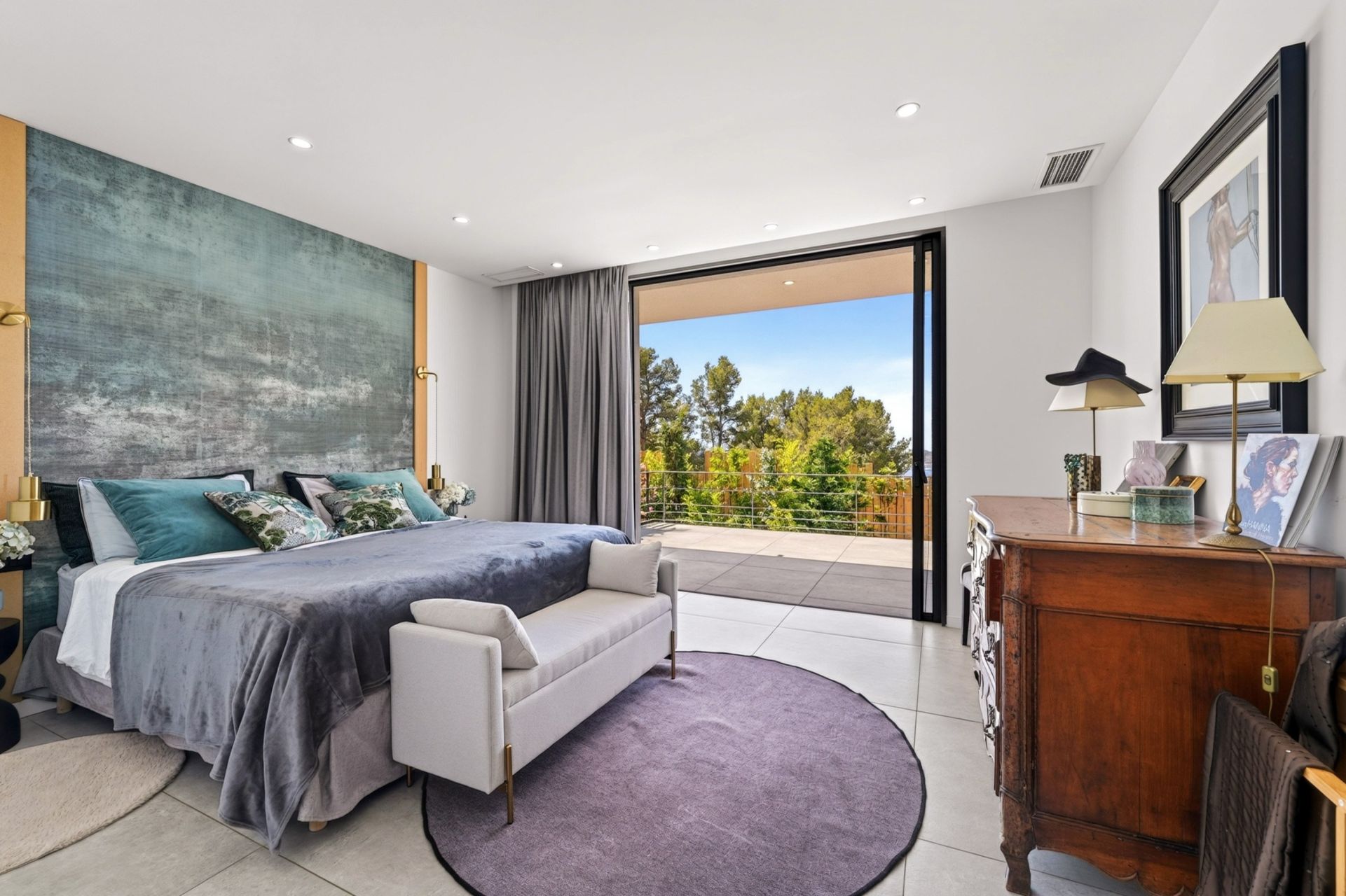contemporary house 7 Rooms for sale on CEYRESTE (13600)