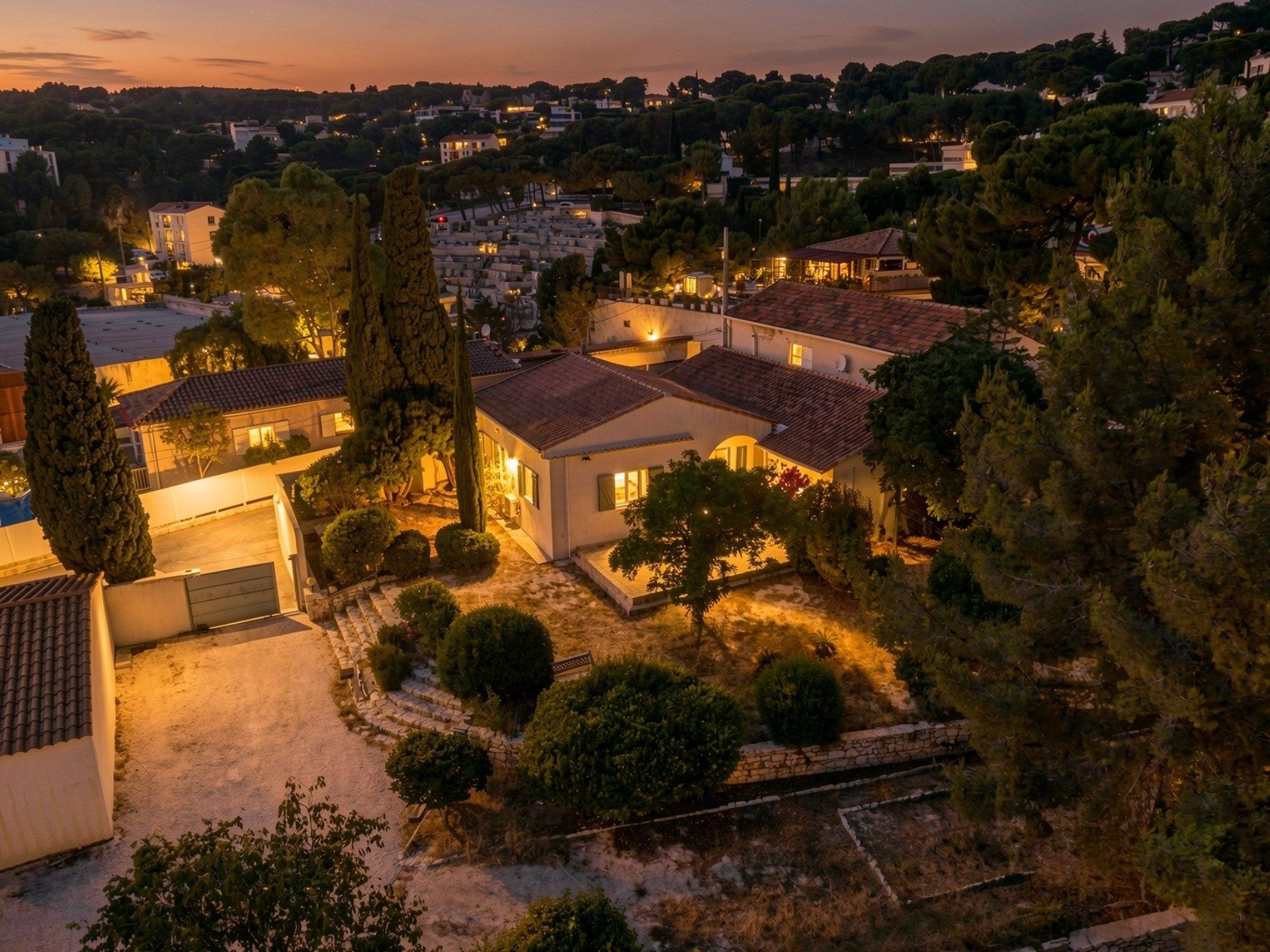 maison de luxe 5 Pièces en location sur CASSIS (13260)