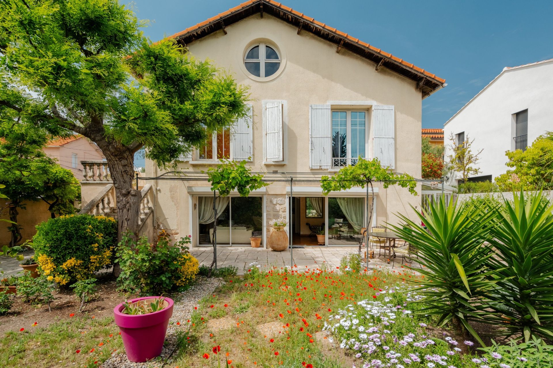 luxury house 5 Rooms for sale on MARSEILLE (13008)