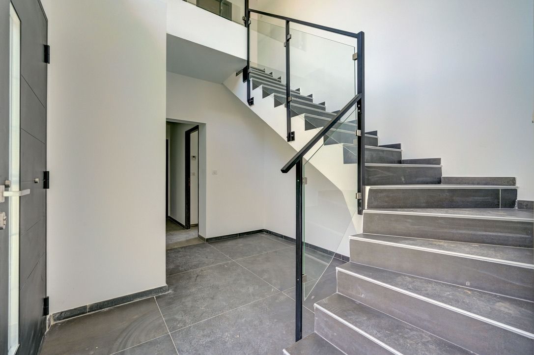 contemporary house 5 Rooms for rent on ROQUEVAIRE (13360)