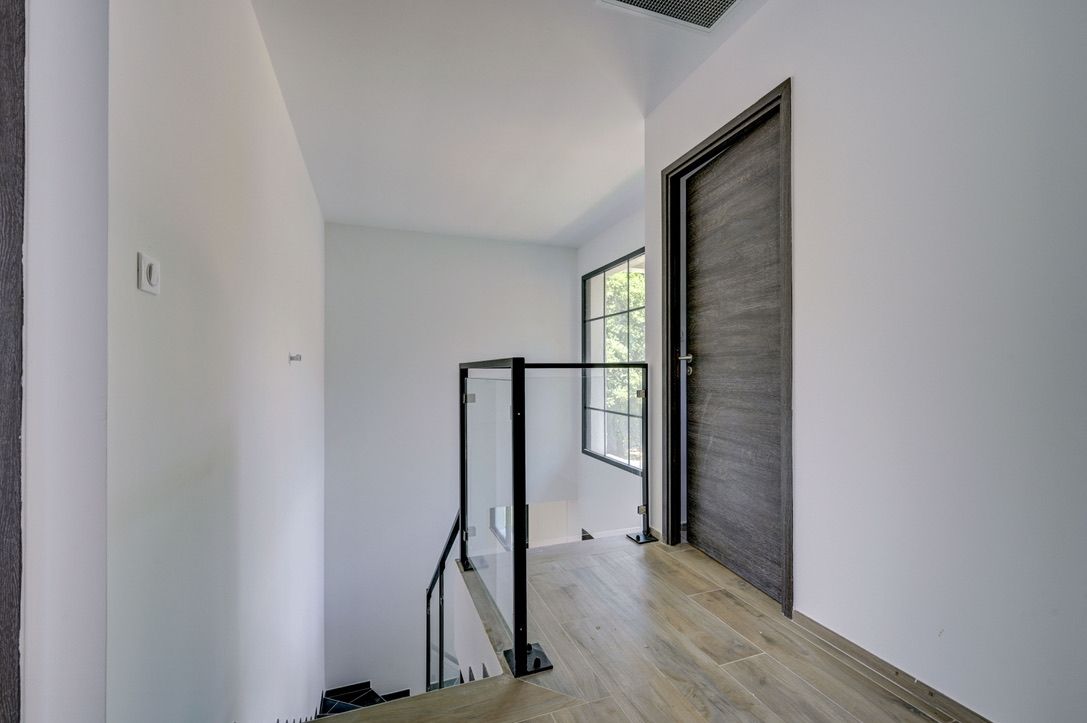 contemporary house 5 Rooms for rent on ROQUEVAIRE (13360)