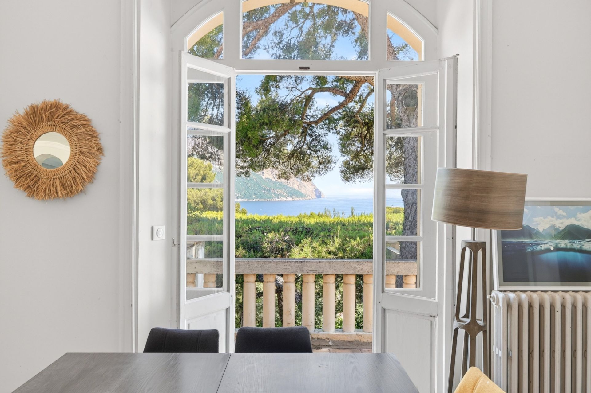 luxury villa 9 Rooms for sale on CASSIS (13260)