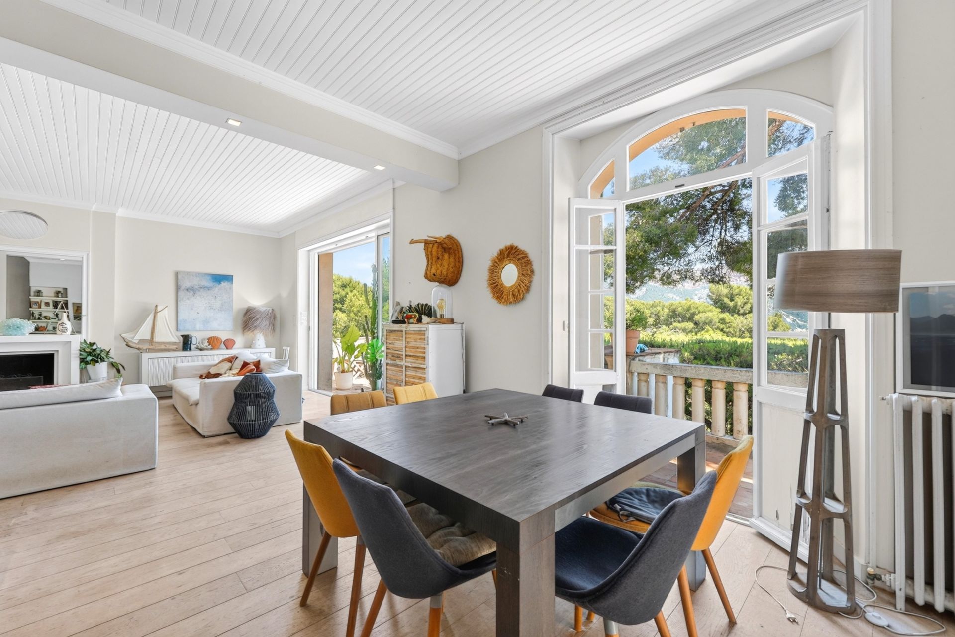 luxury villa 9 Rooms for sale on CASSIS (13260)