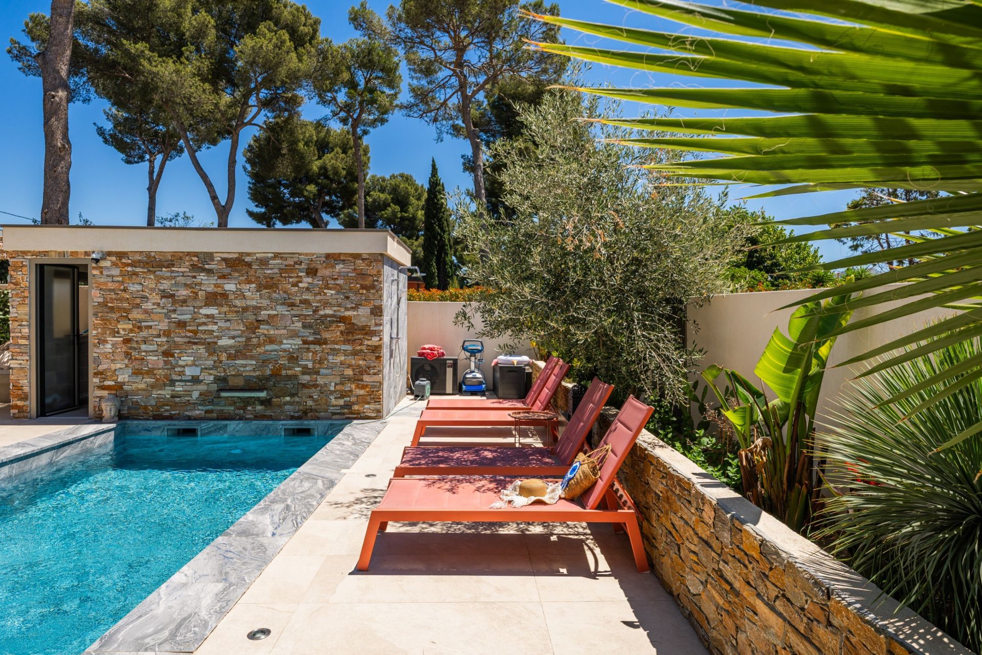 luxury villa 8 Rooms for sale on MARSEILLE (13012)