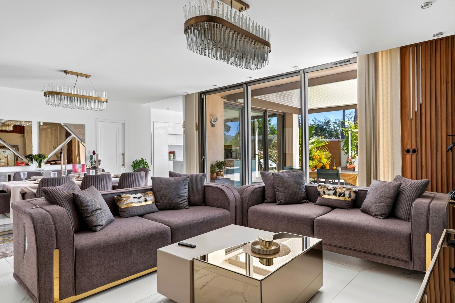 luxury villa 8 Rooms for sale on MARSEILLE (13012)