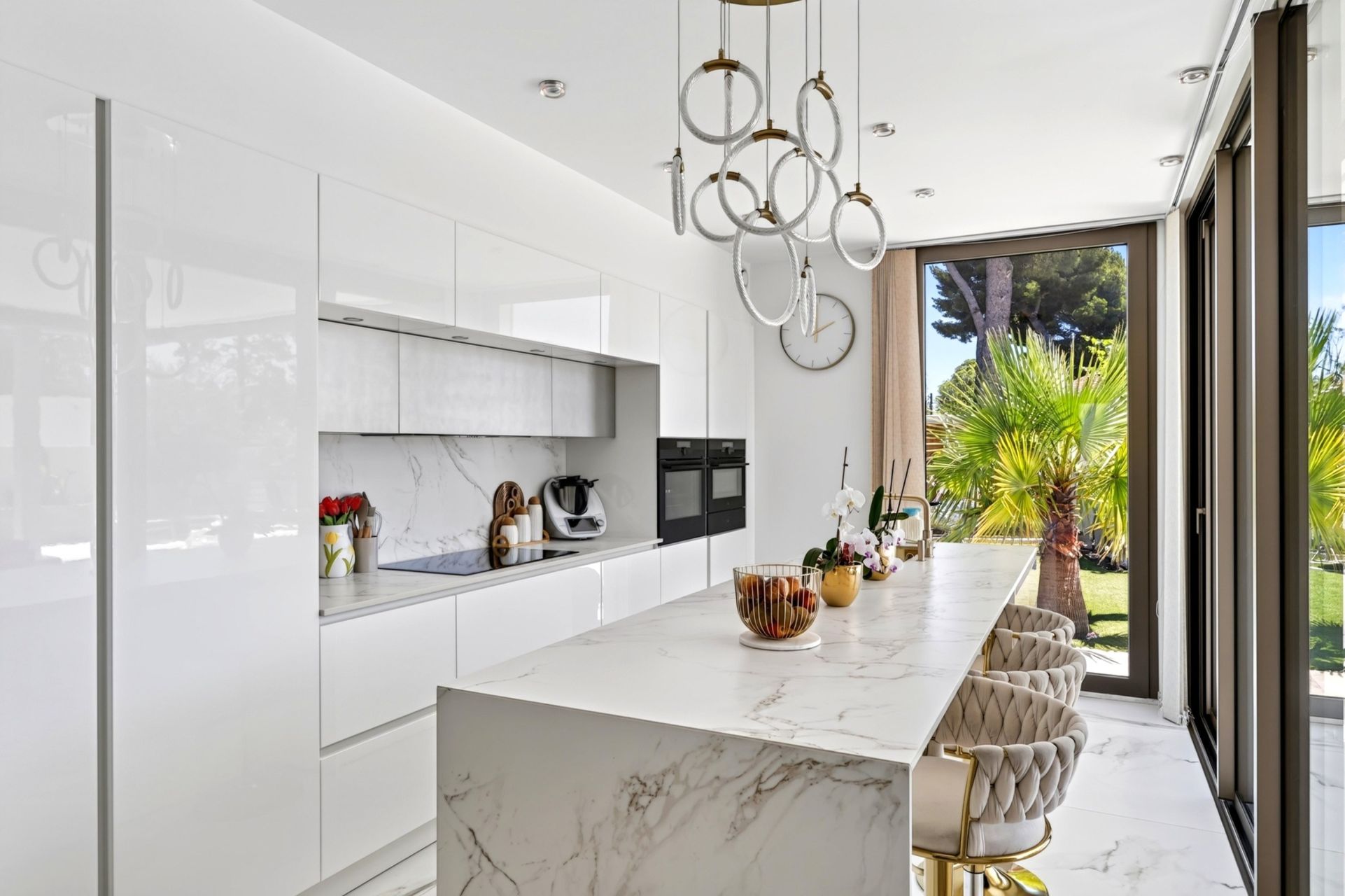 luxury villa 8 Rooms for sale on MARSEILLE (13012)