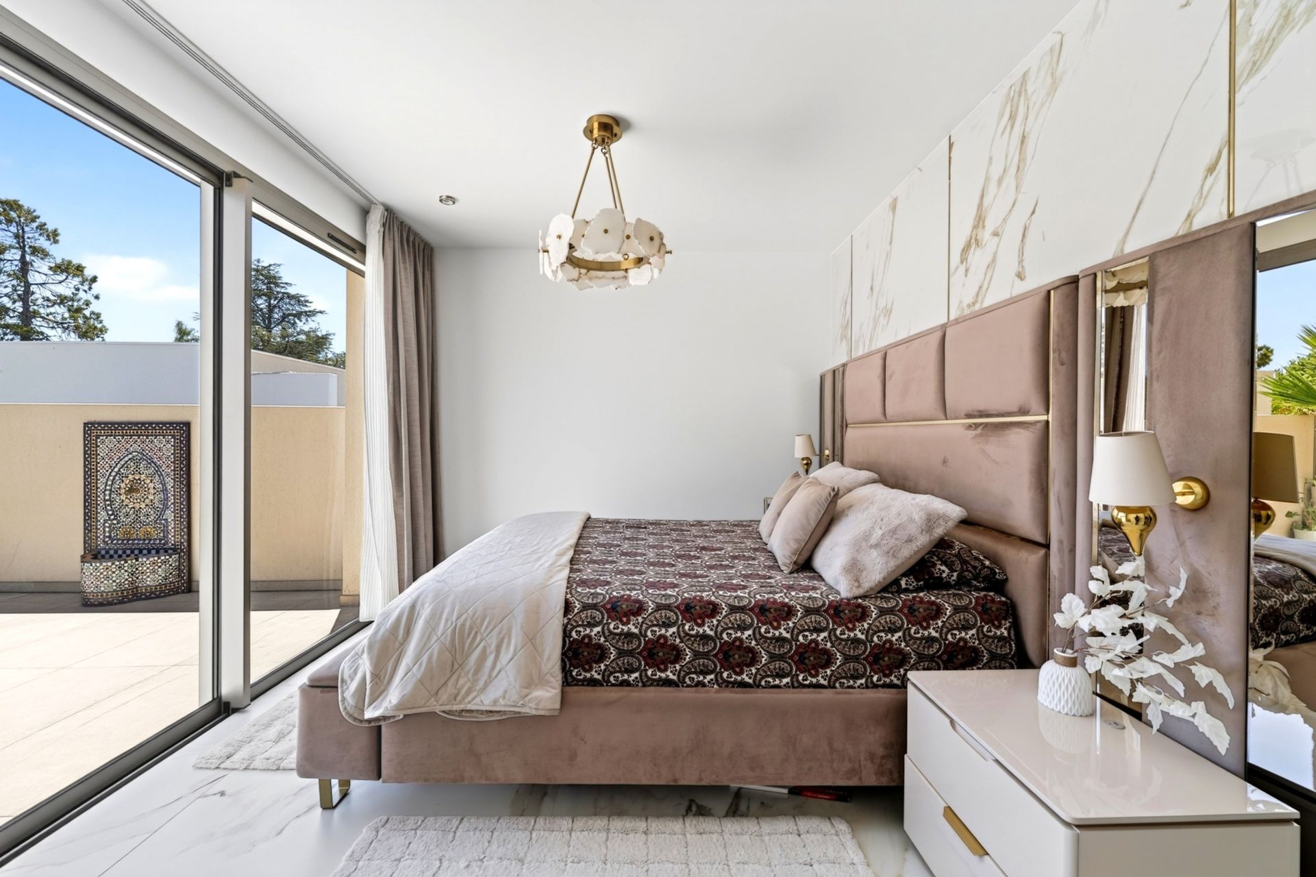 luxury villa 8 Rooms for sale on MARSEILLE (13012)
