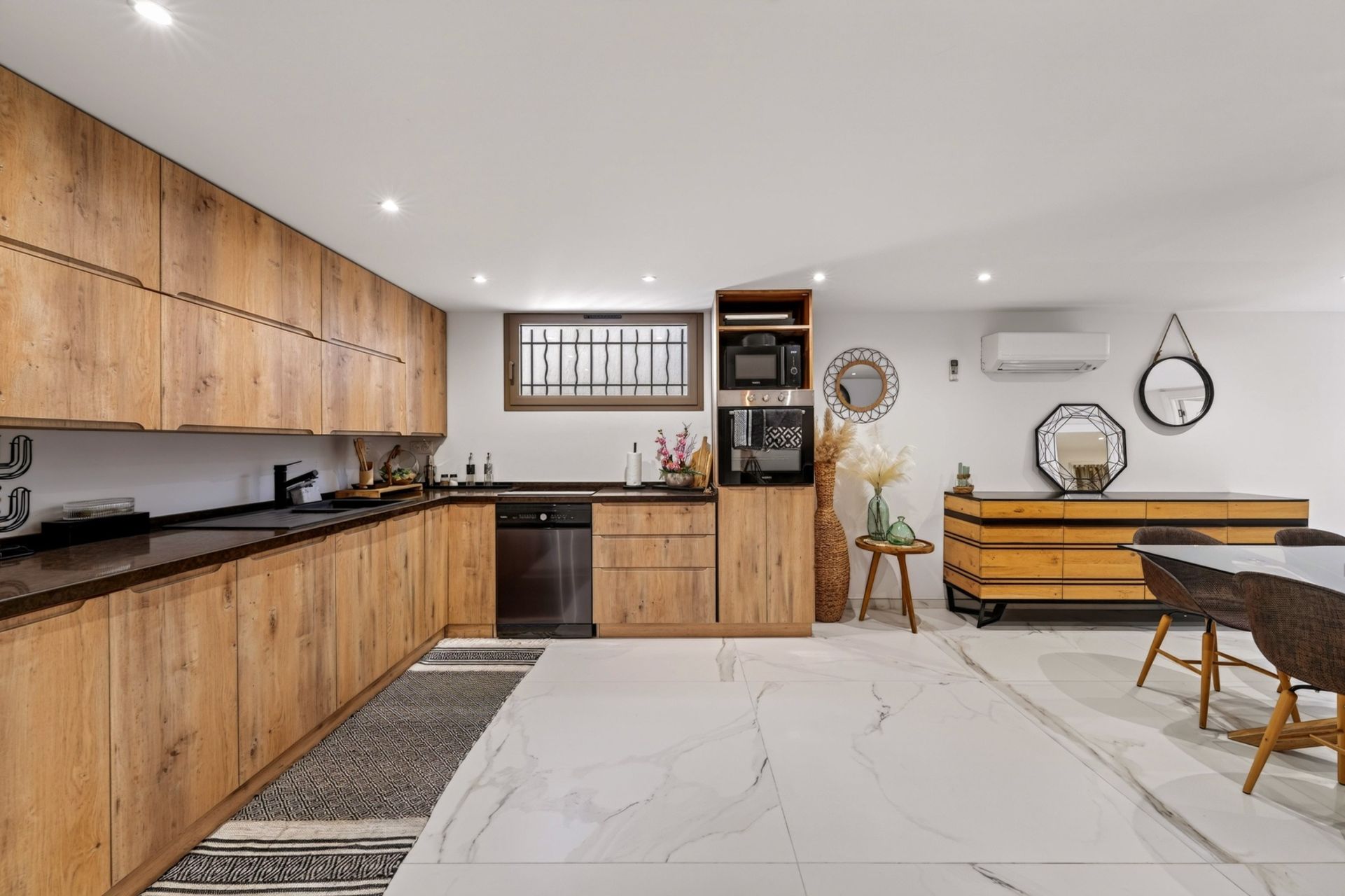 luxury villa 8 Rooms for sale on MARSEILLE (13012)