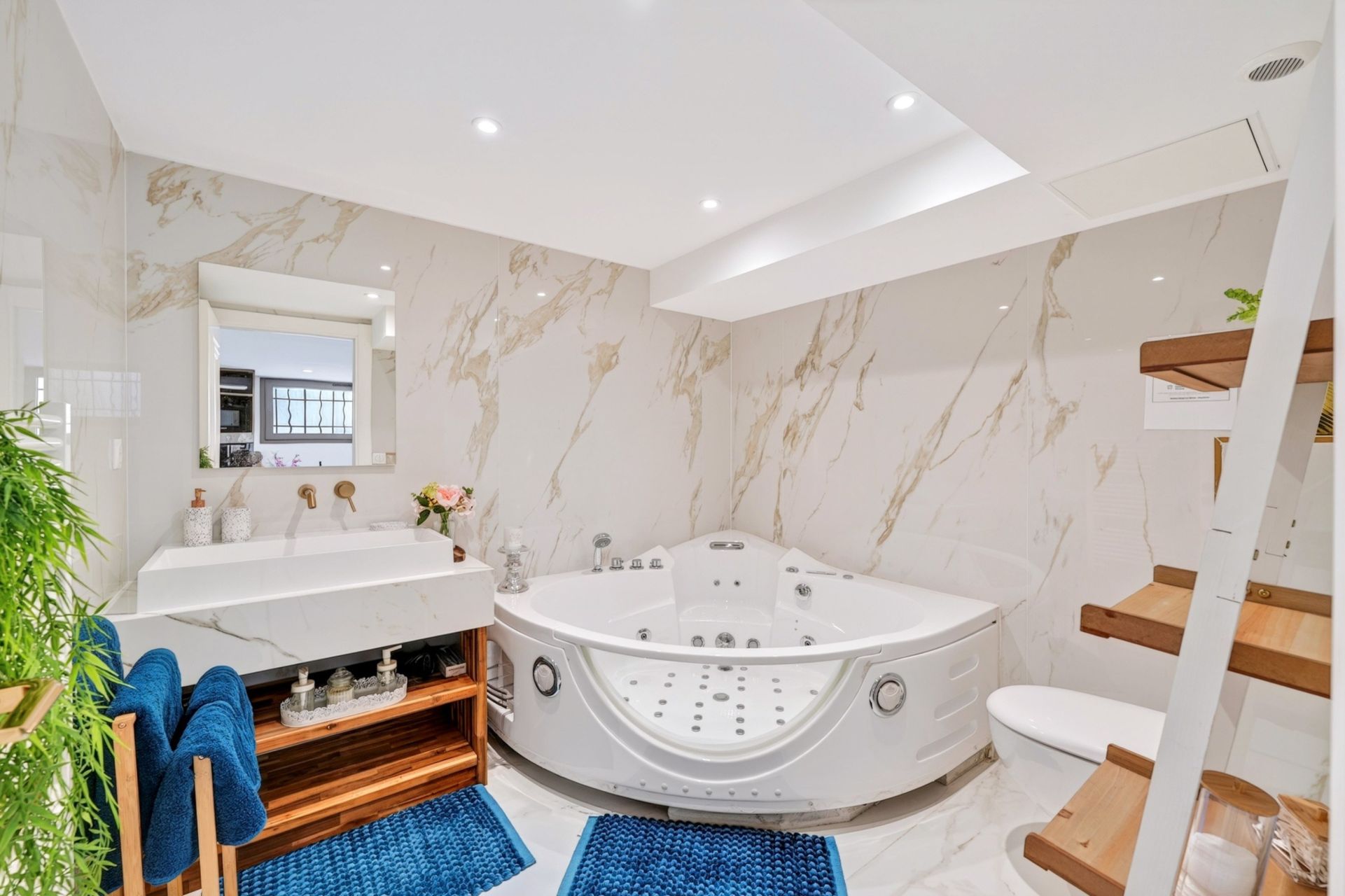 luxury villa 8 Rooms for sale on MARSEILLE (13012)