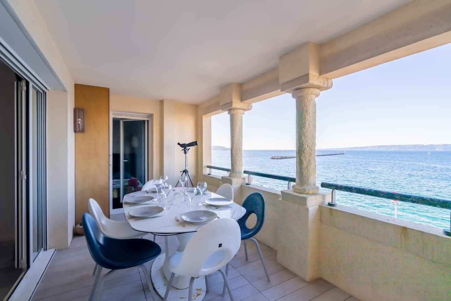 luxury apartment 5 Rooms for rent on MARSEILLE (13007)