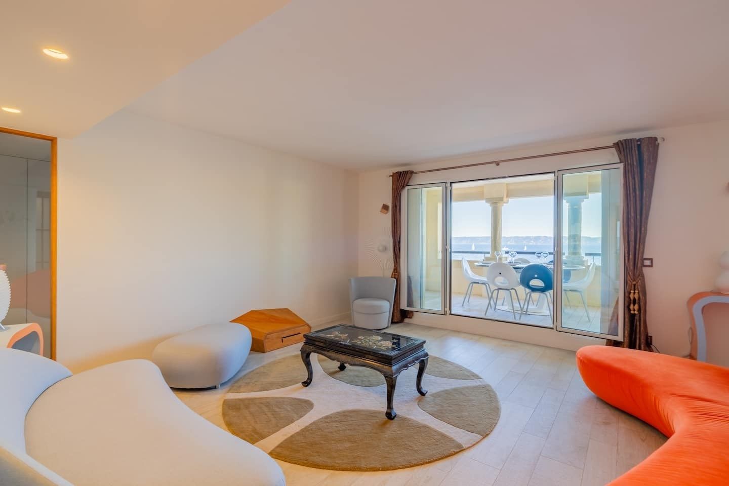 luxury apartment 5 Rooms for rent on MARSEILLE (13007)