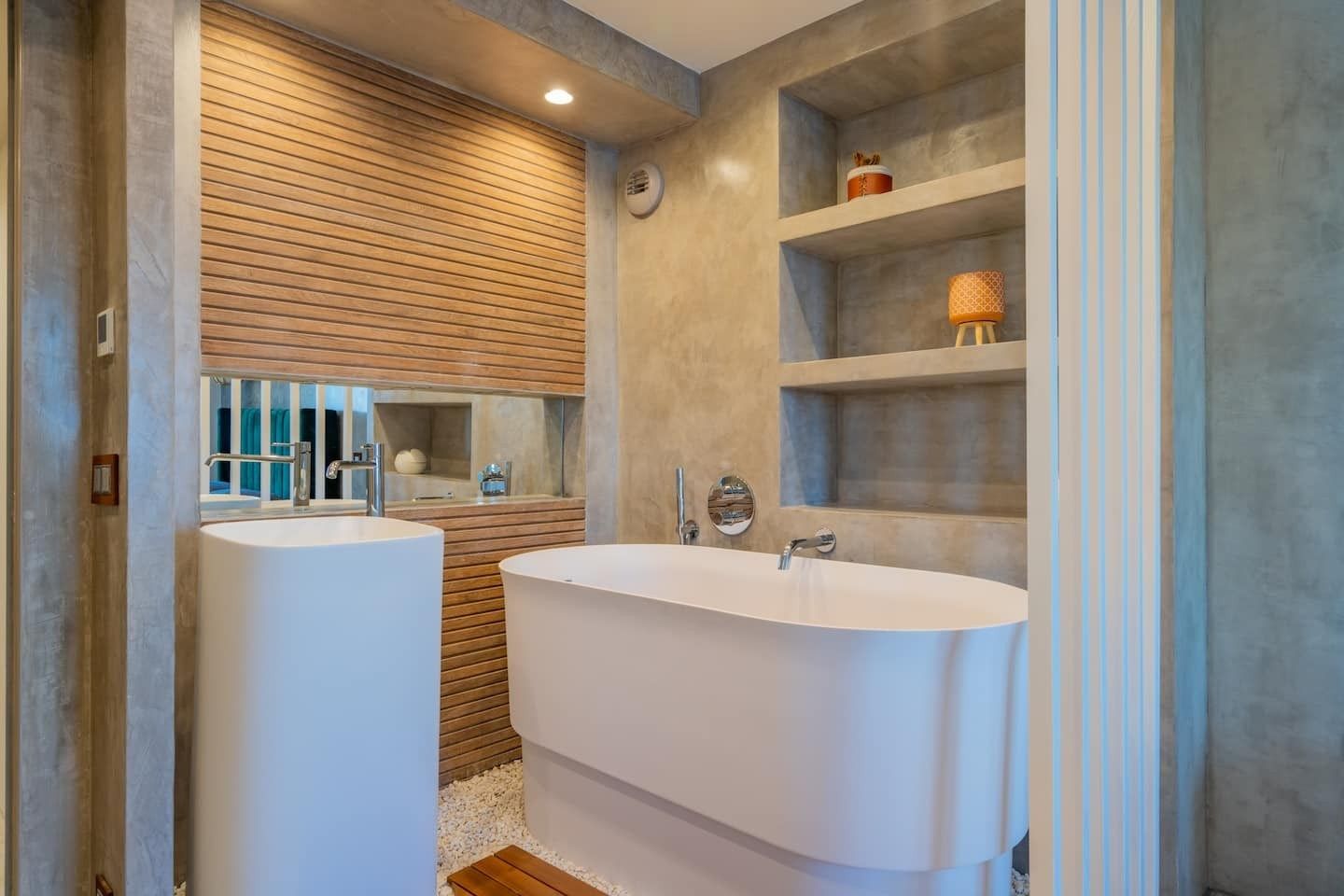 luxury apartment 5 Rooms for rent on MARSEILLE (13007)
