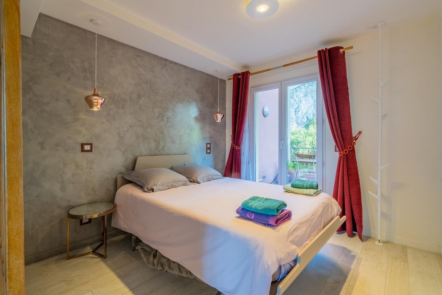 luxury apartment 5 Rooms for rent on MARSEILLE (13007)