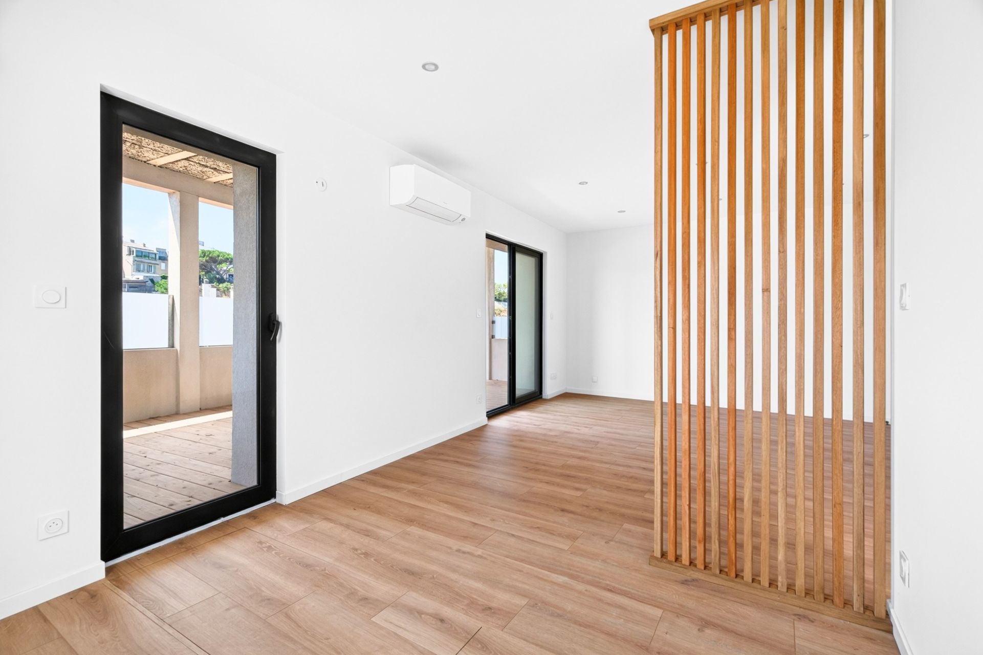 luxury duplex 3 Rooms for sale on MARSEILLE (13007)