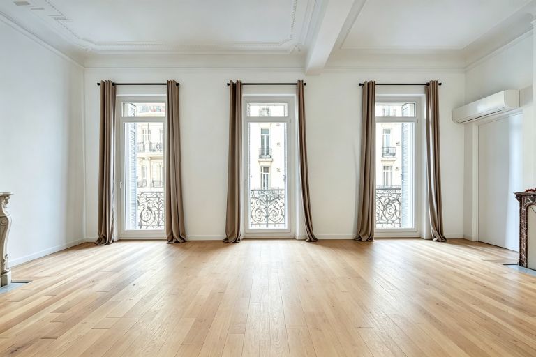 luxury apartment 5 Rooms for sale on MARSEILLE (13008)