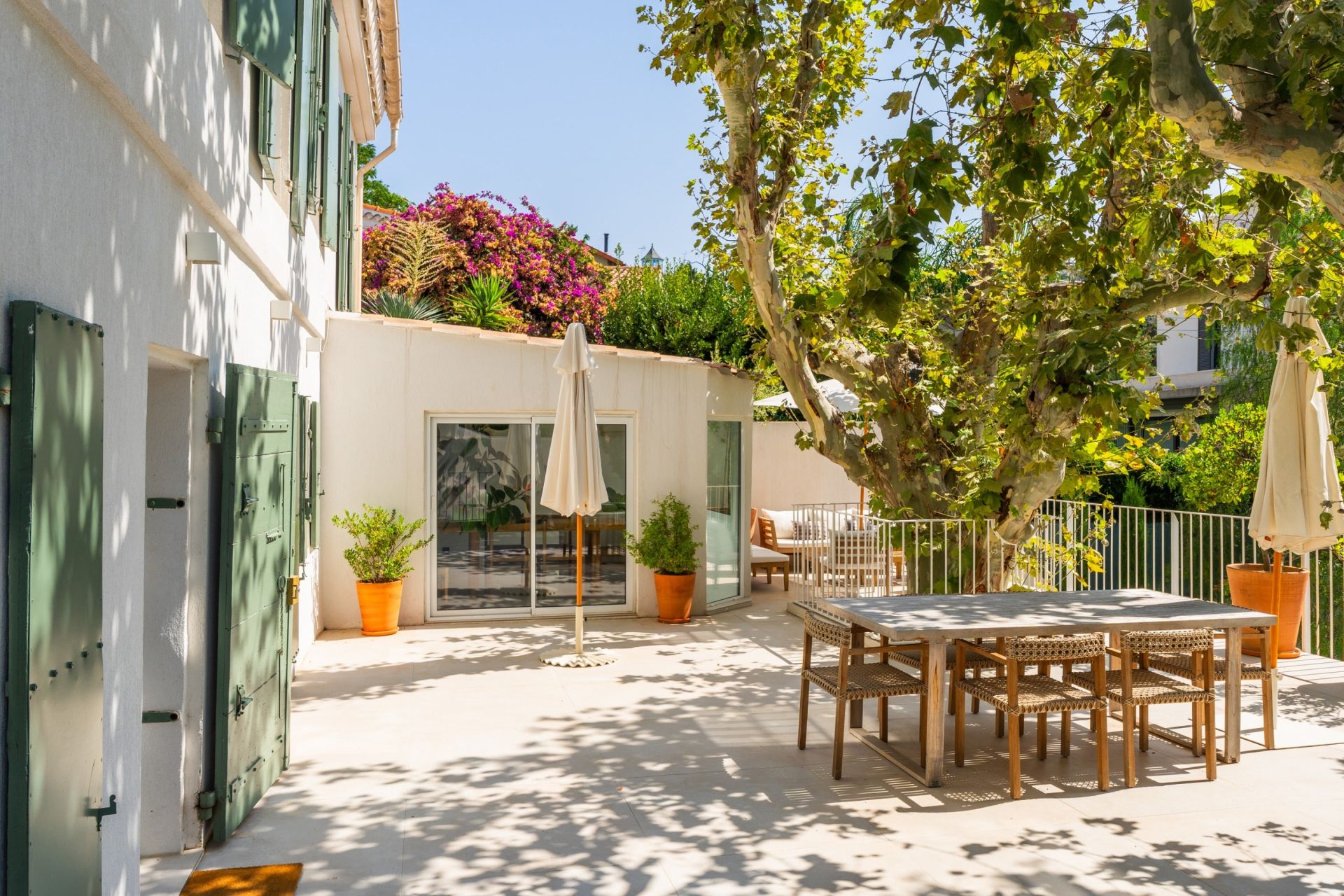 luxury house 6 Rooms for sale on MARSEILLE (13007)